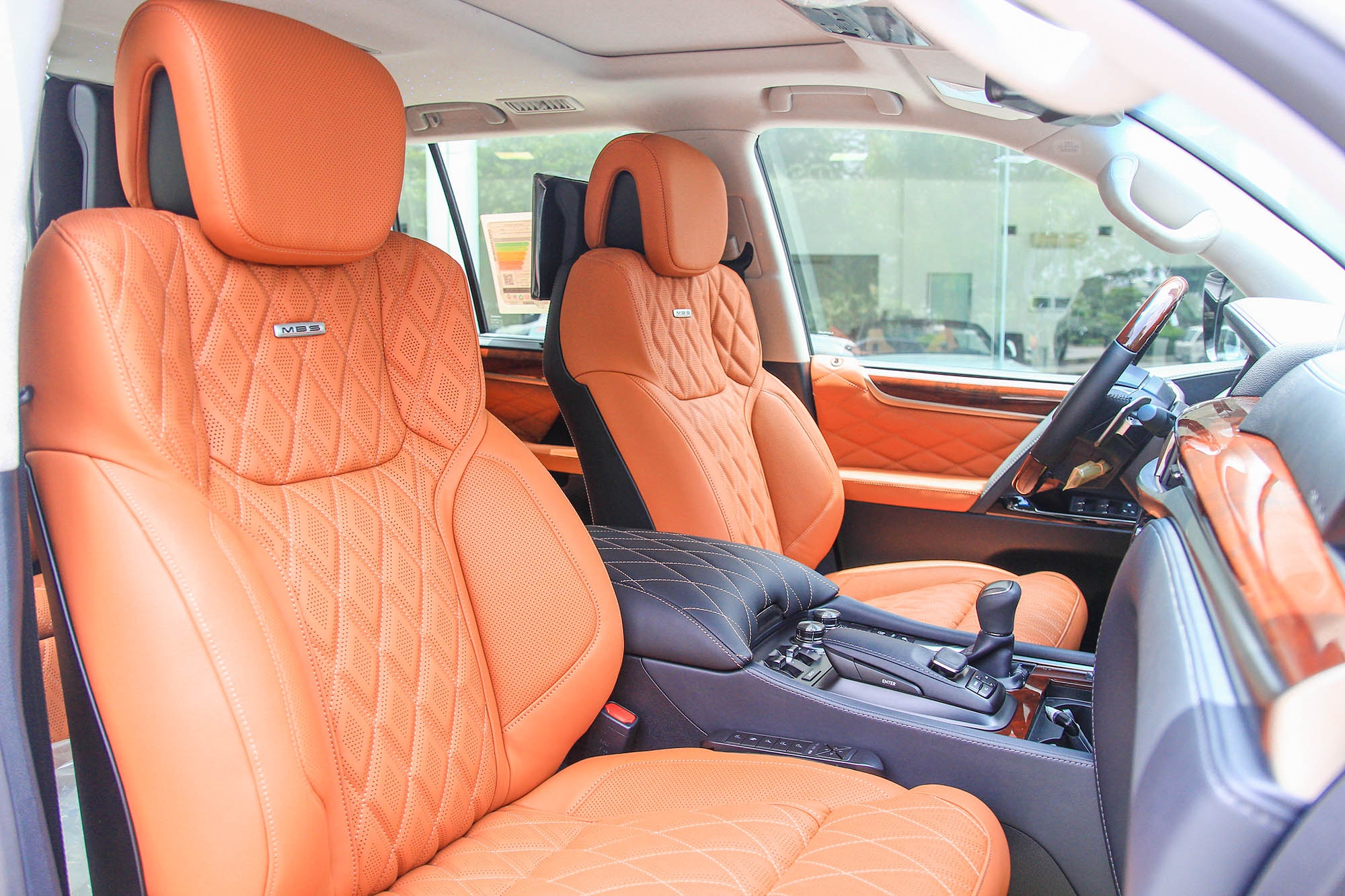 So sánh Mercedes G 63 và Lexus LX570 ảnh 11 So sanh Mercedes G 63 va Lexus LX570 anh 11
