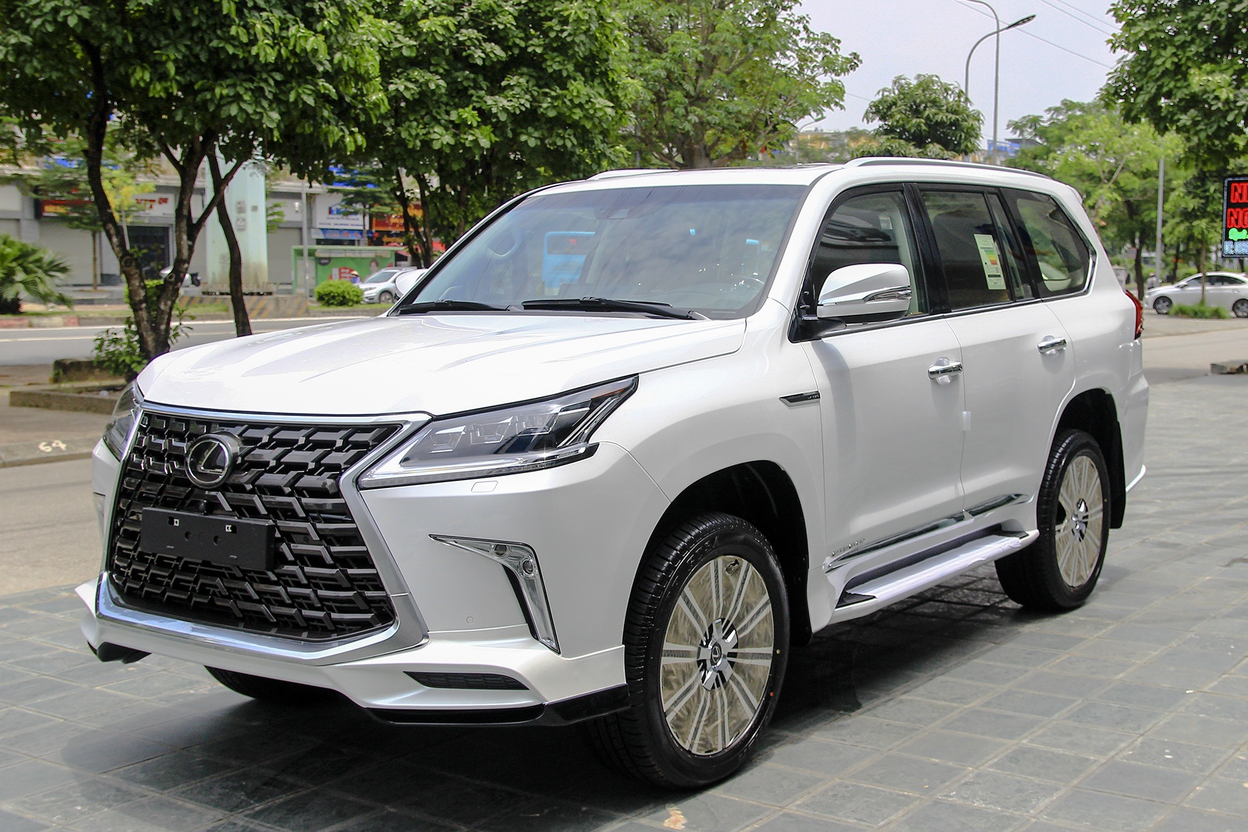 Chi tiet Lexus LX570 Supersport MBS 2021 gia hon 10 ty dong hinh anh