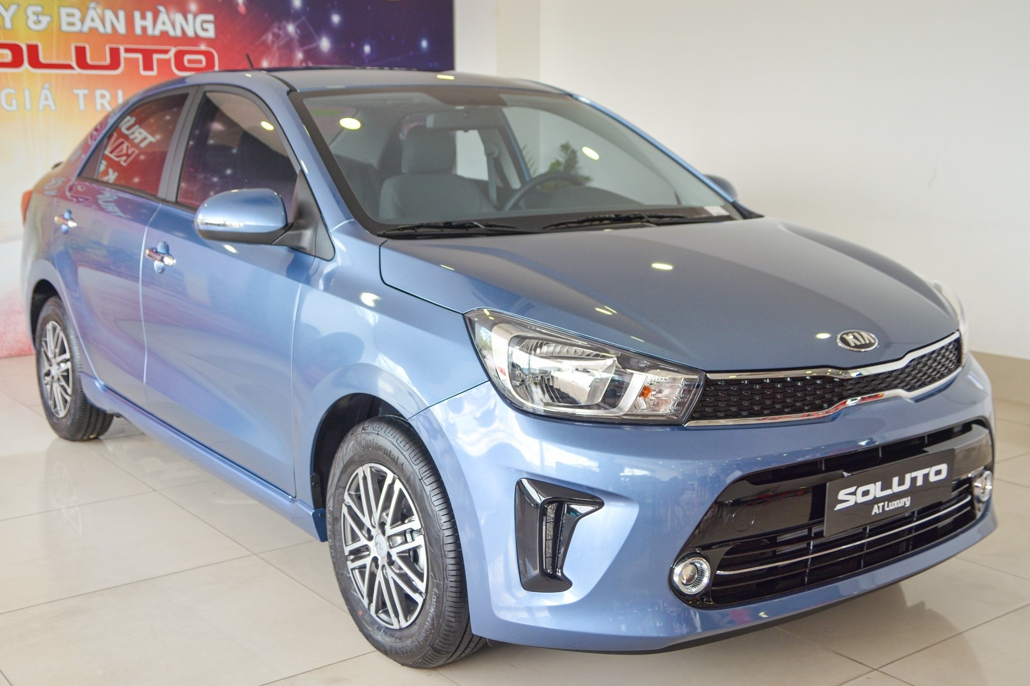 Gia dinh 3 nguoi nen mua Mitsubishi Attrage hay Kia Soluto? hinh anh
