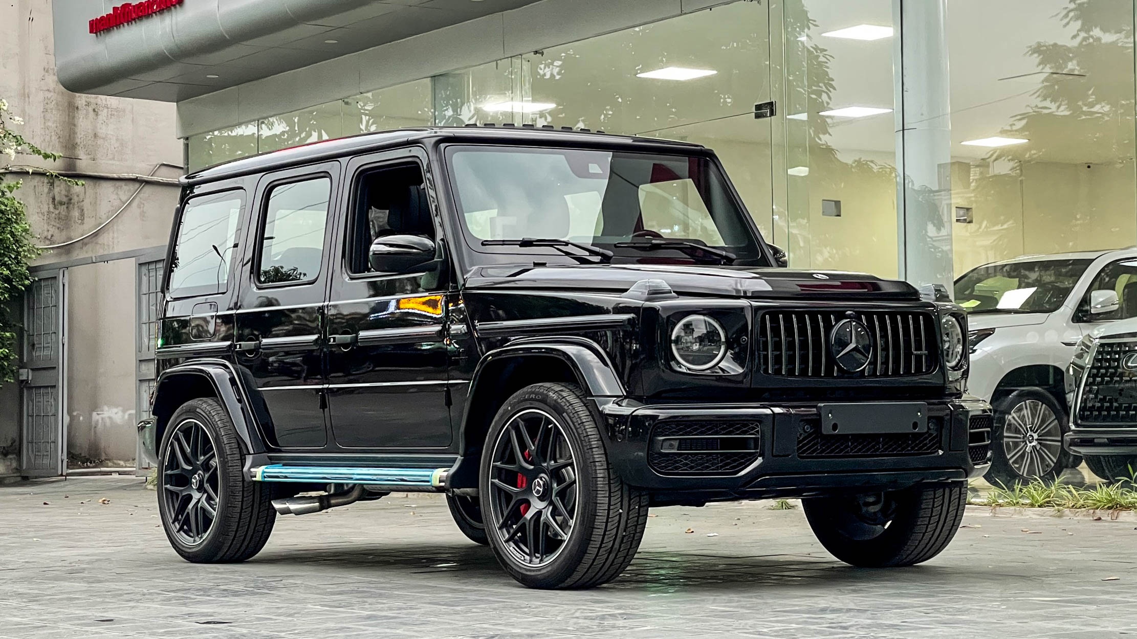 So sánh Mercedes G 63 và Lexus LX570 ảnh 1 So sanh Mercedes G 63 va Lexus LX570 anh 1