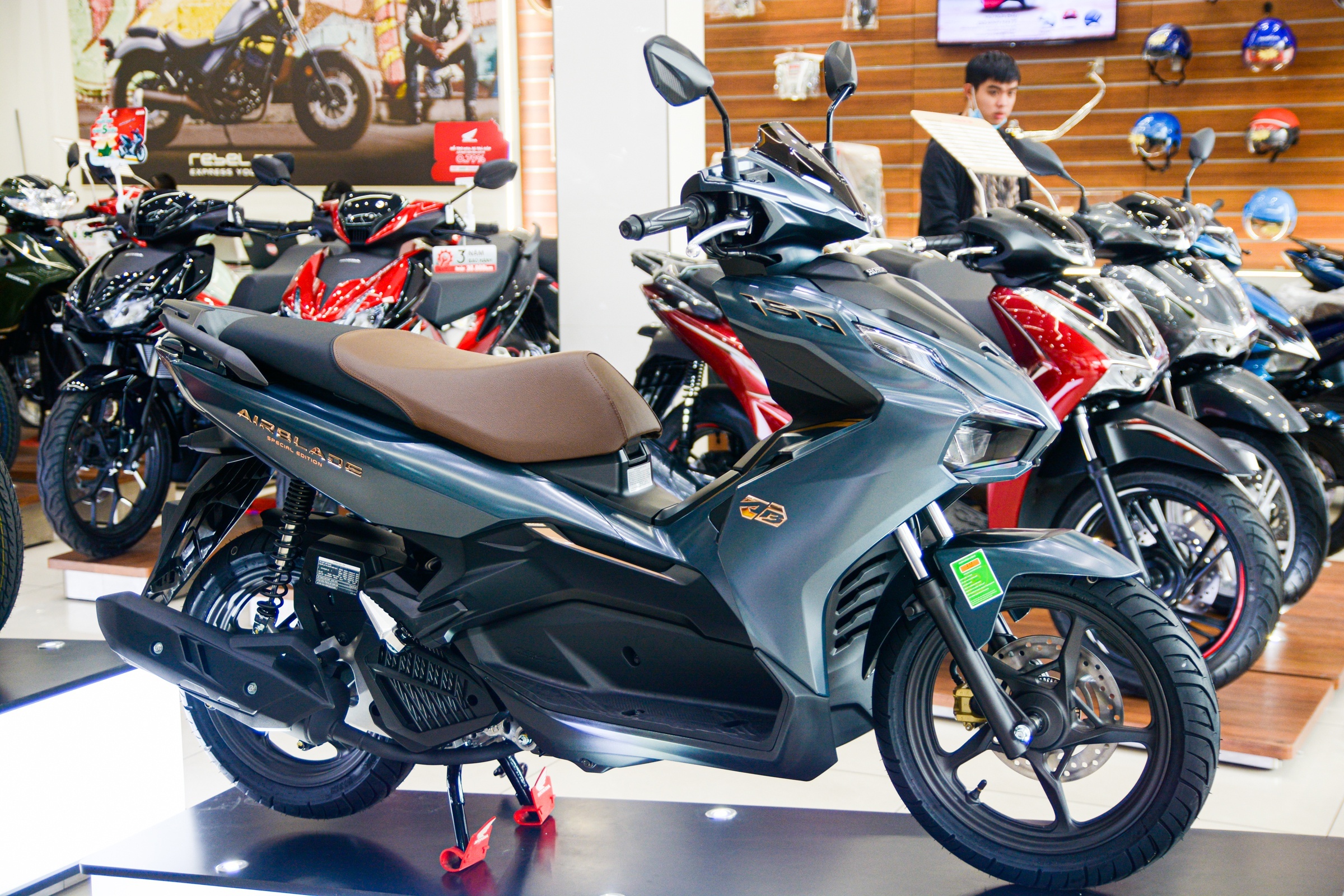 Chon Honda PCX 125 hay Honda Air Blade 150 Dac biet? hinh anh