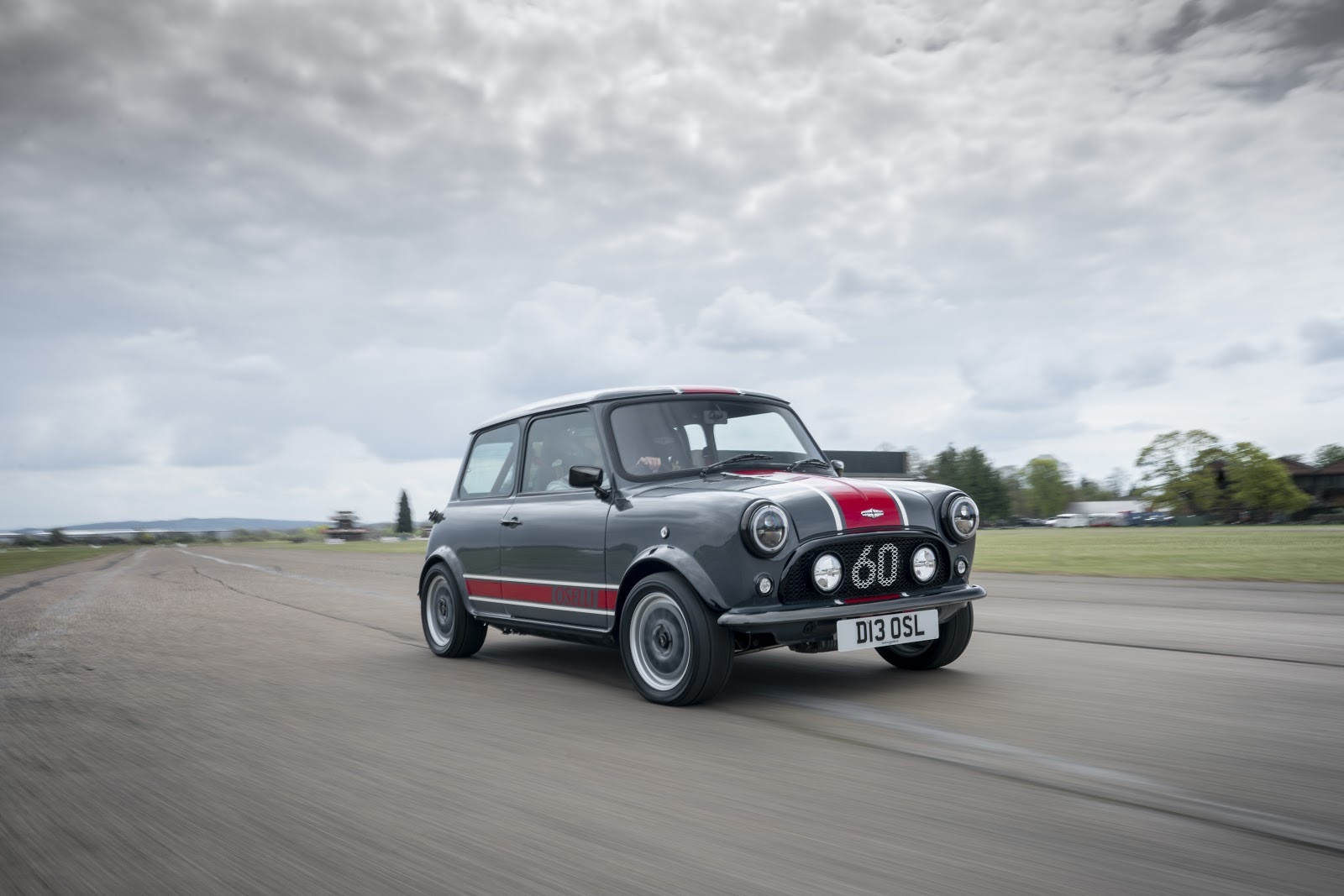 xe cổ Mini được phục chế ảnh 1 xe co Mini duoc phuc che anh 1