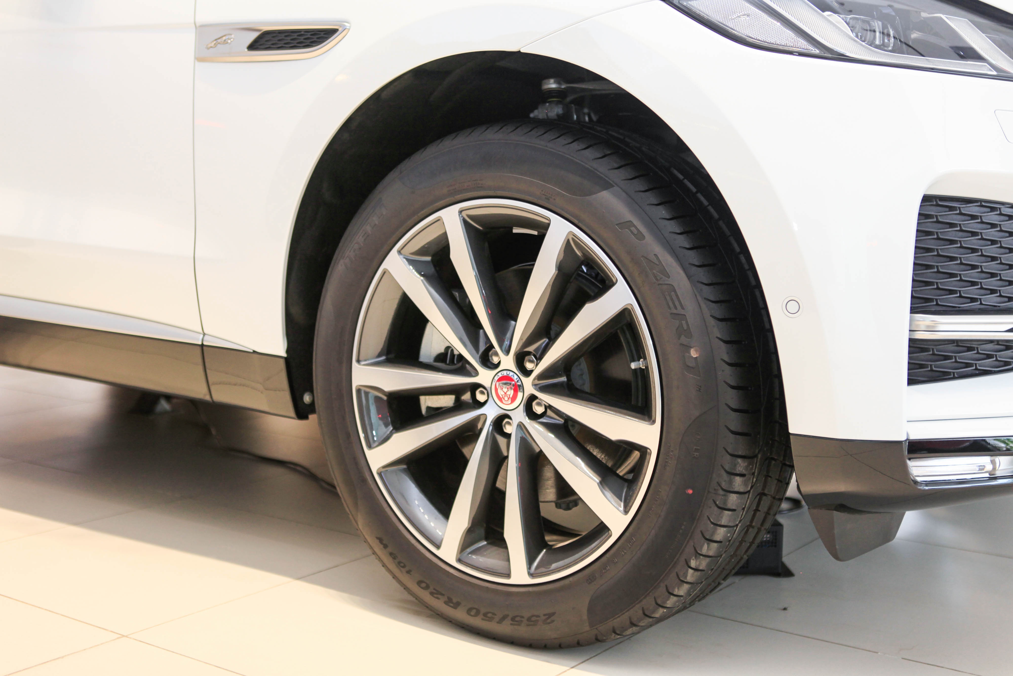 chi tiết Jaguar F-Pace 2021 tại Việt Nam ảnh 9 chi tiet Jaguar F-Pace 2021 tai Viet Nam anh 9