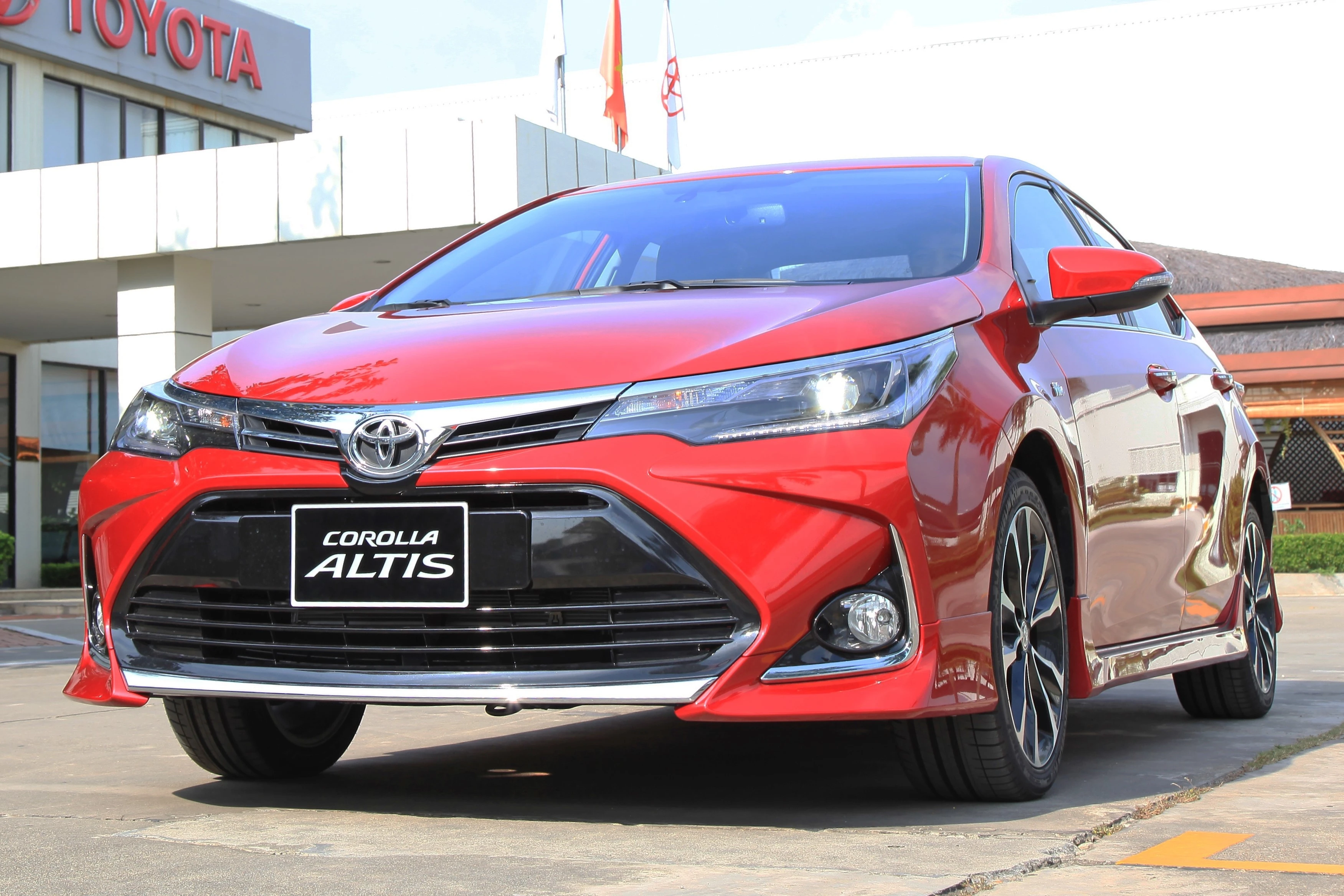 Toyota Corolla Altis giam gia anh 1