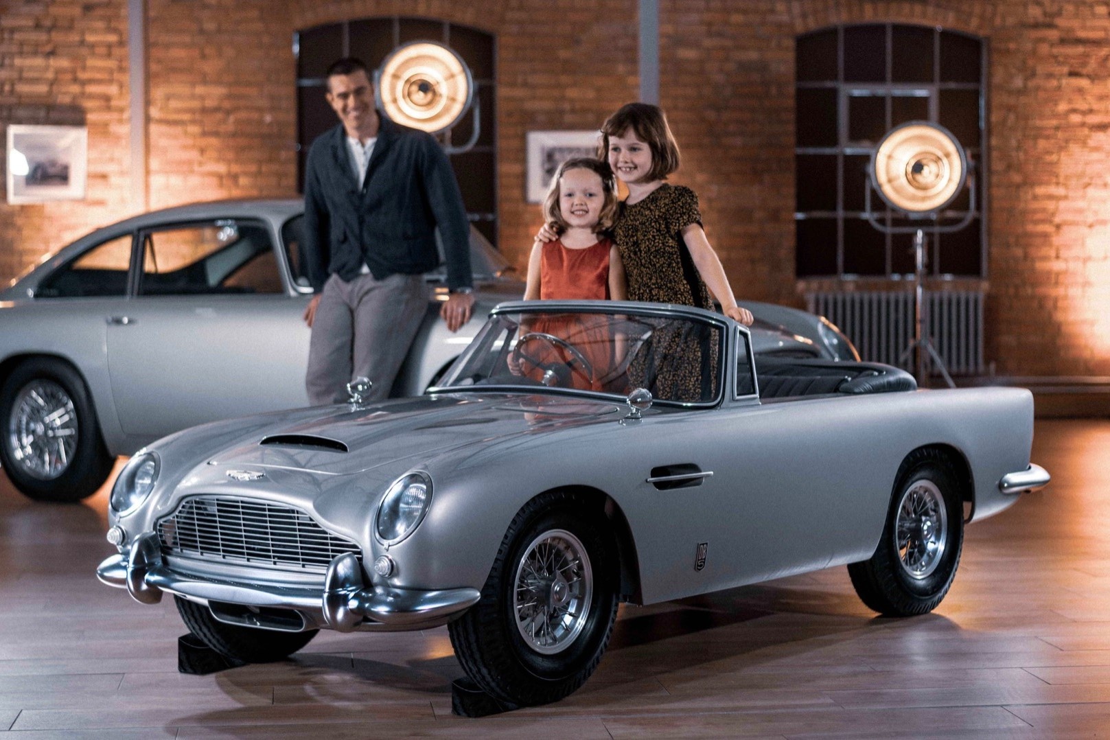 Nhung chiec oto dac biet cho tre em den tu cac hang sieu xe hinh anh