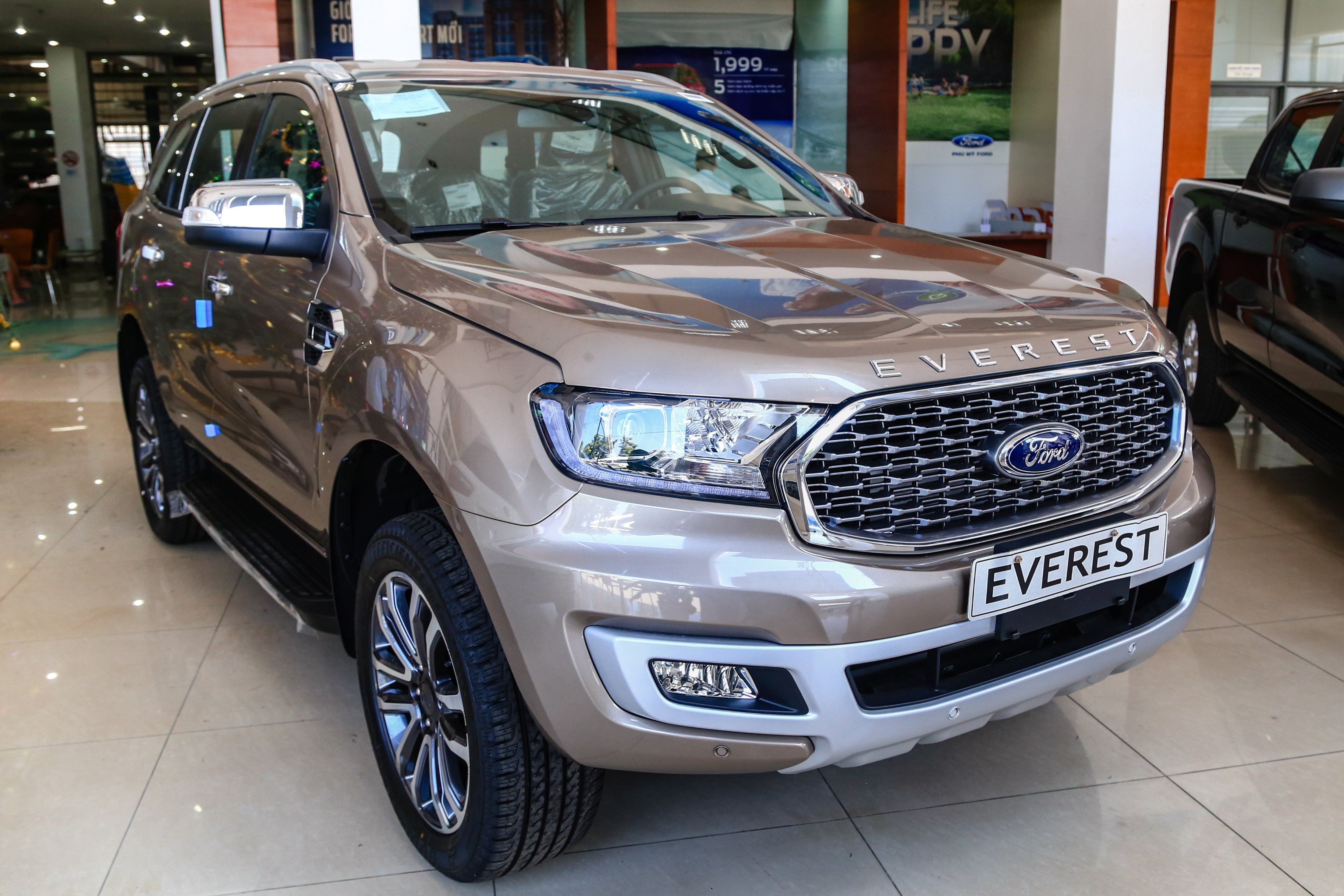 Loat xe SUV giam gia tram trieu dong trong thang 9 hinh anh
