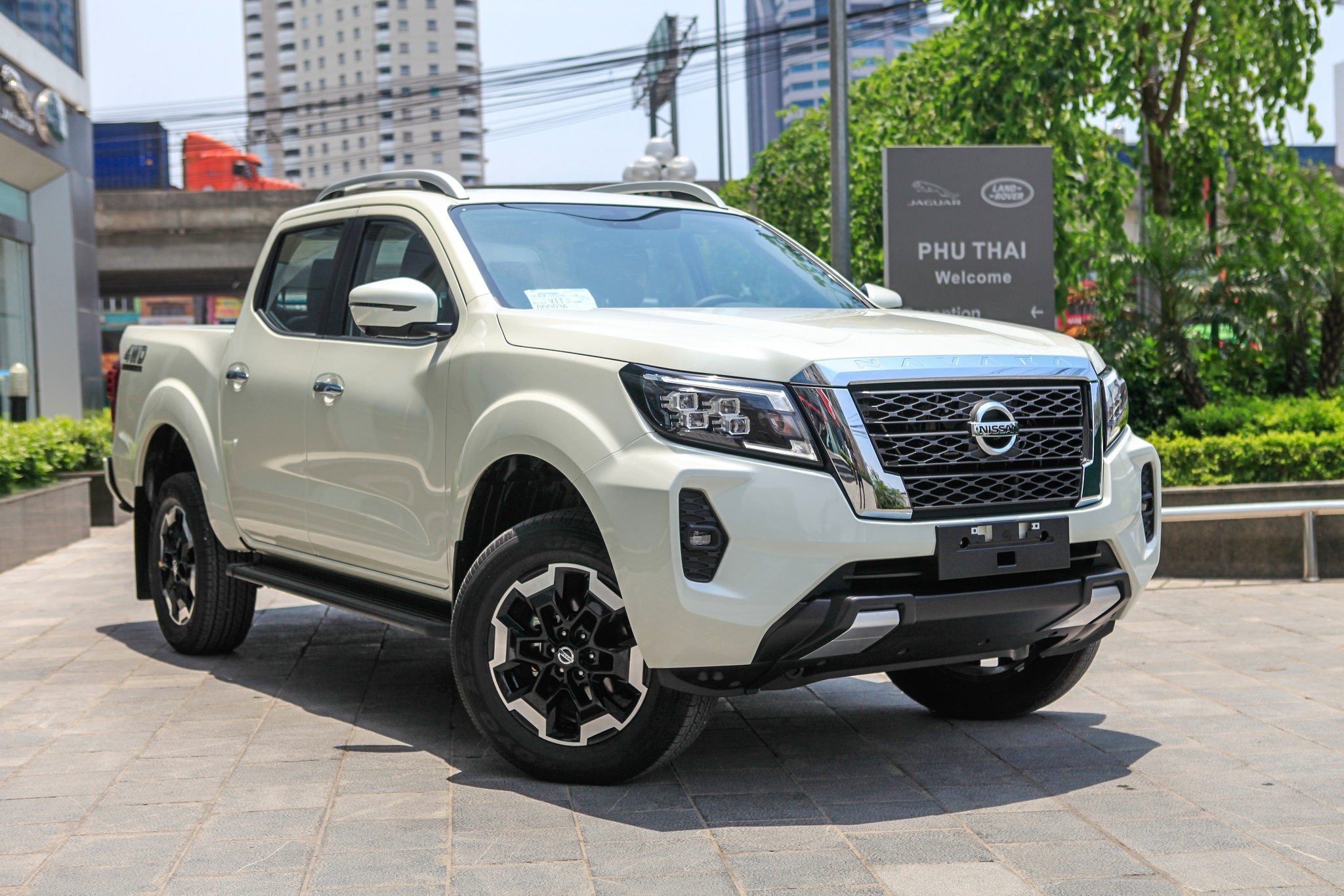 Nissan Navara bi khai tu tai chau Au anh 2
