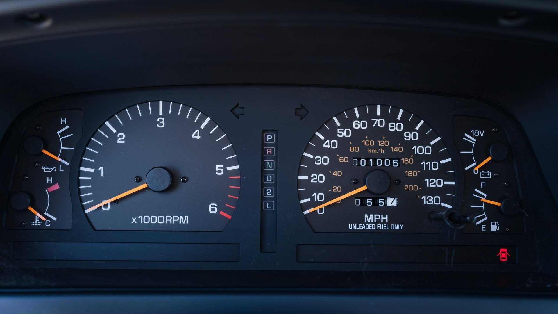 Toyota Land Cruiser 1994 chay luot anh 3