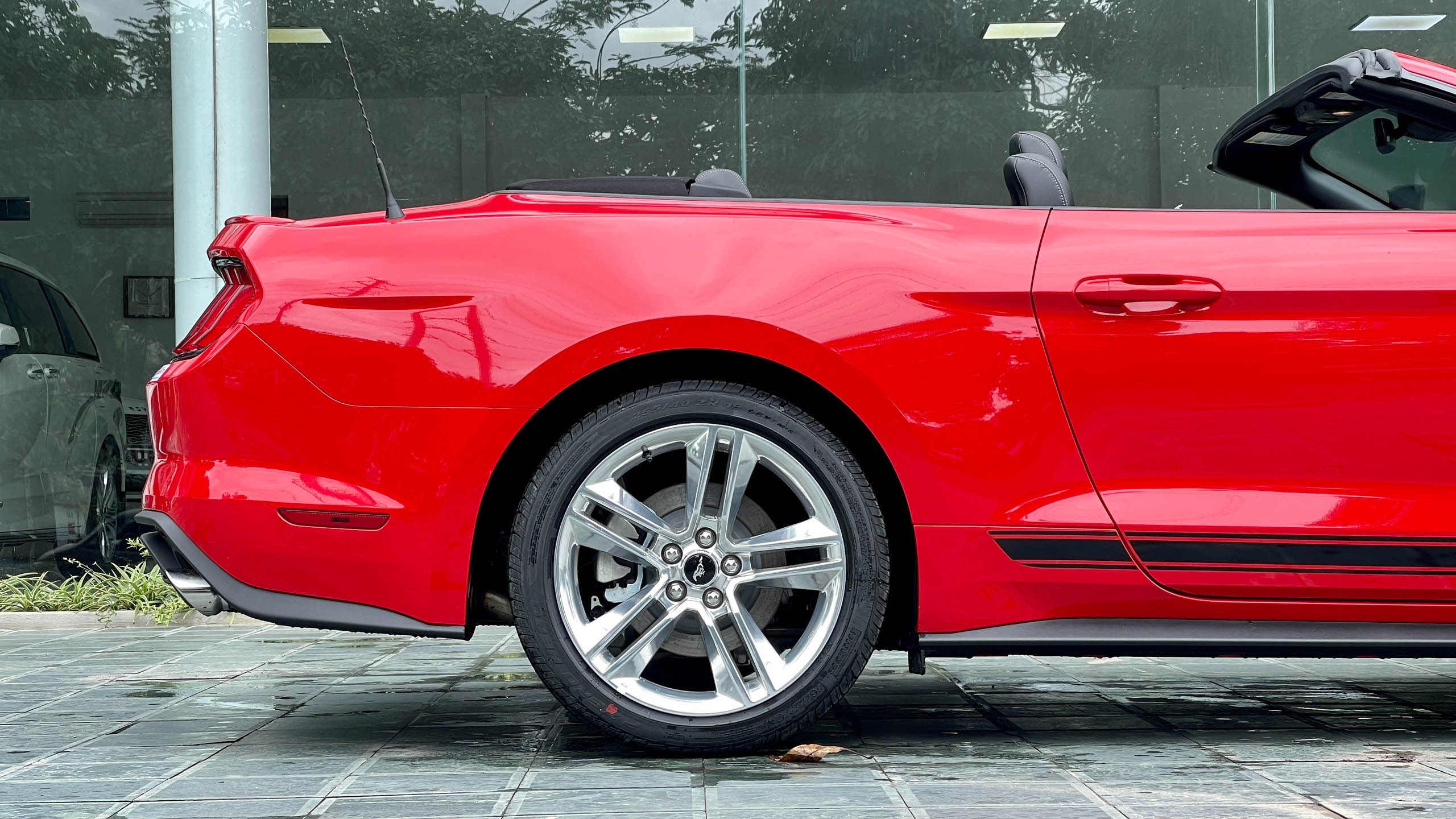 Ford Mustang 2021 tại Việt Nam ảnh 7 Ford Mustang 2021 tai Viet Nam anh 7