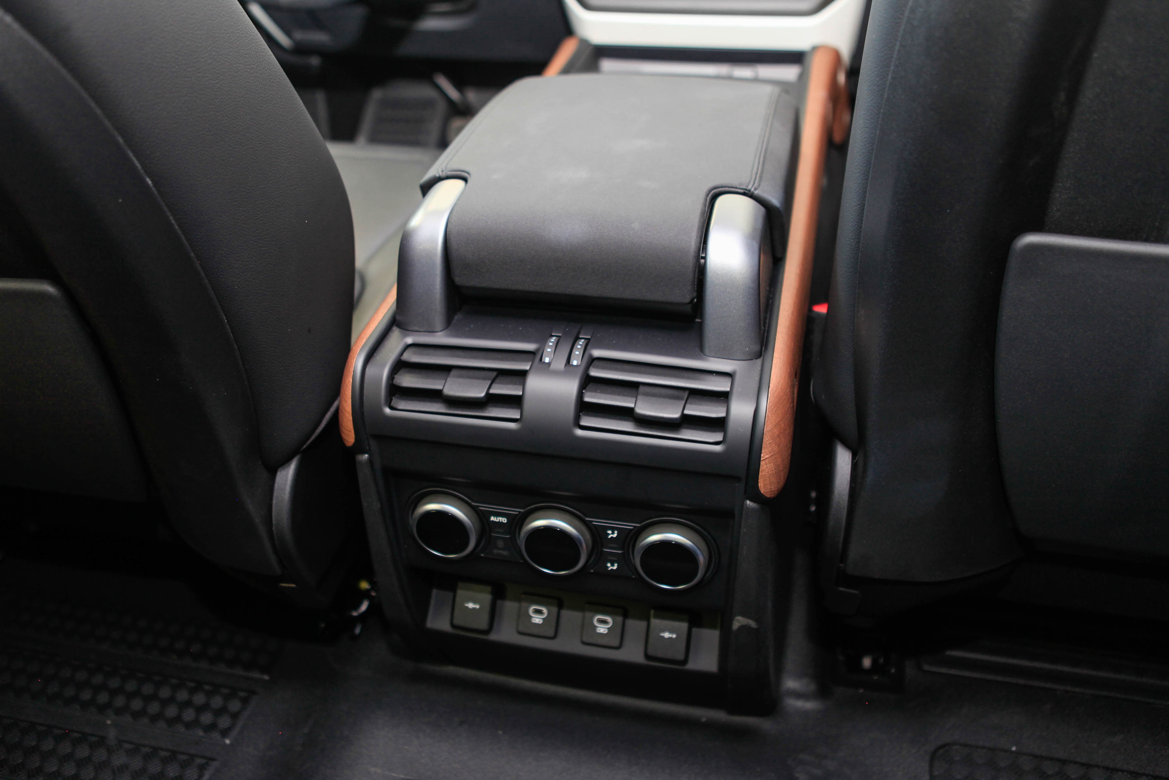 Land Rover Defender 90 tại Việt Nam ảnh 19 Land Rover Defender 90 tai Viet Nam anh 19