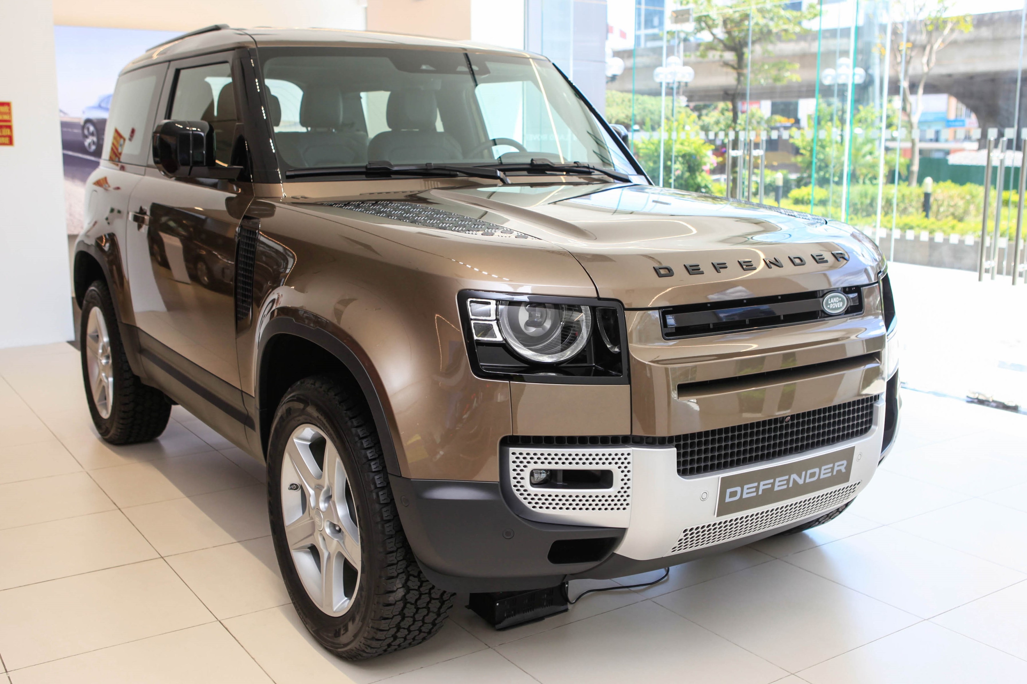 Chi tiet Land Rover Defender phien ban 3 cua tai Viet Nam hinh anh