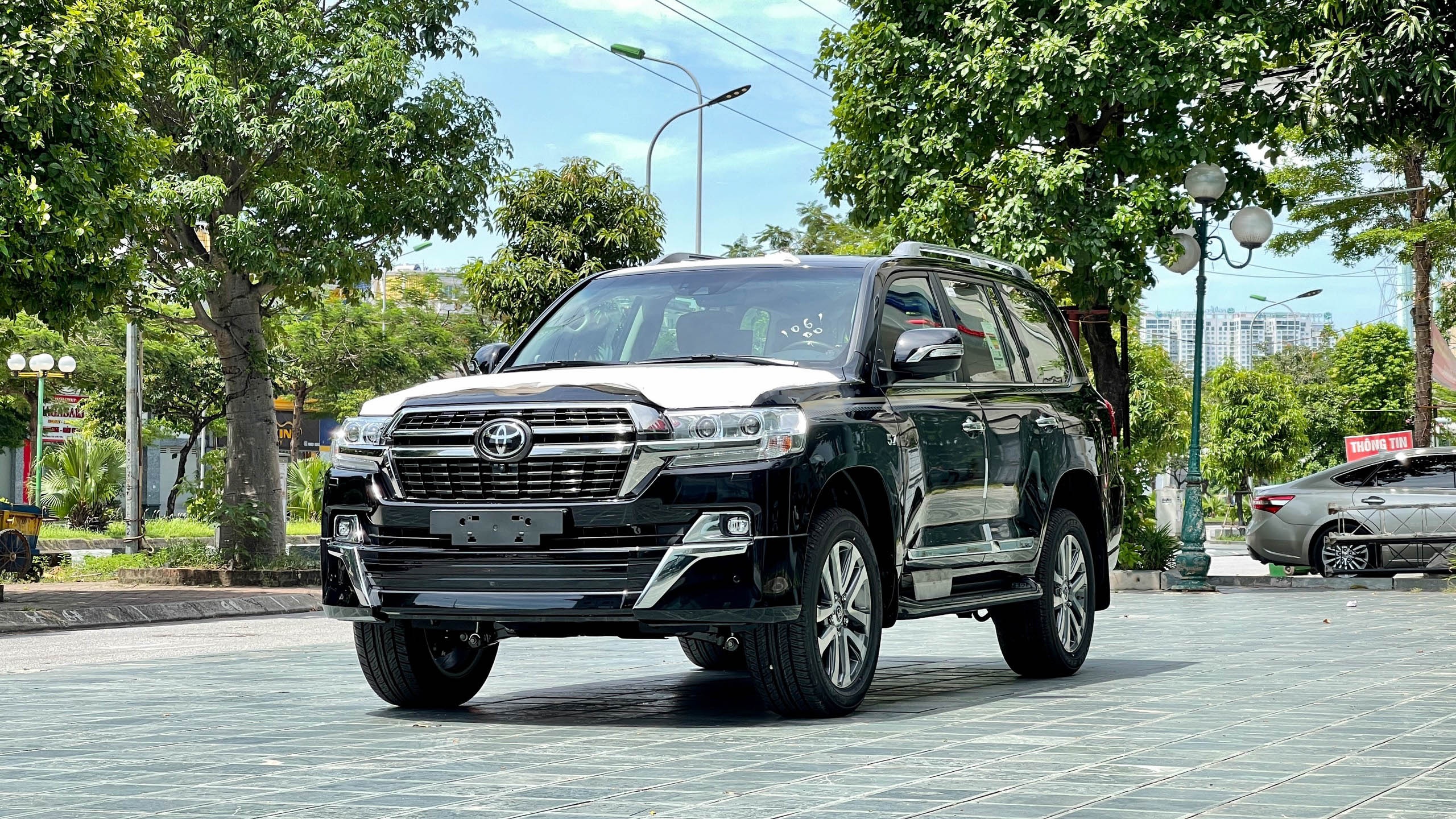 Toyota Land Cruiser 2021 tai Viet Nam anh 1