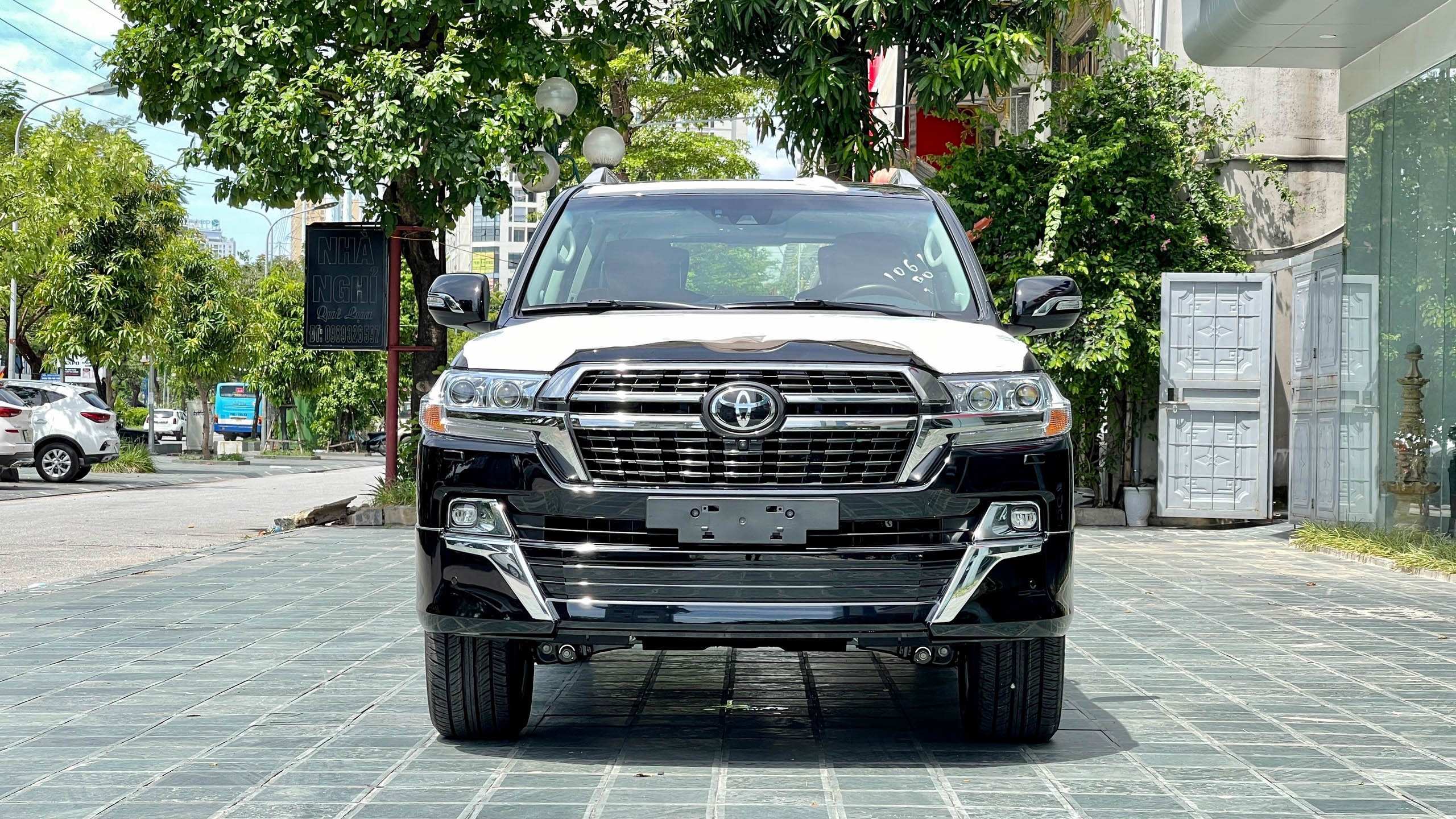 Xe sang 4 cho gia chuc ty dong anh 10