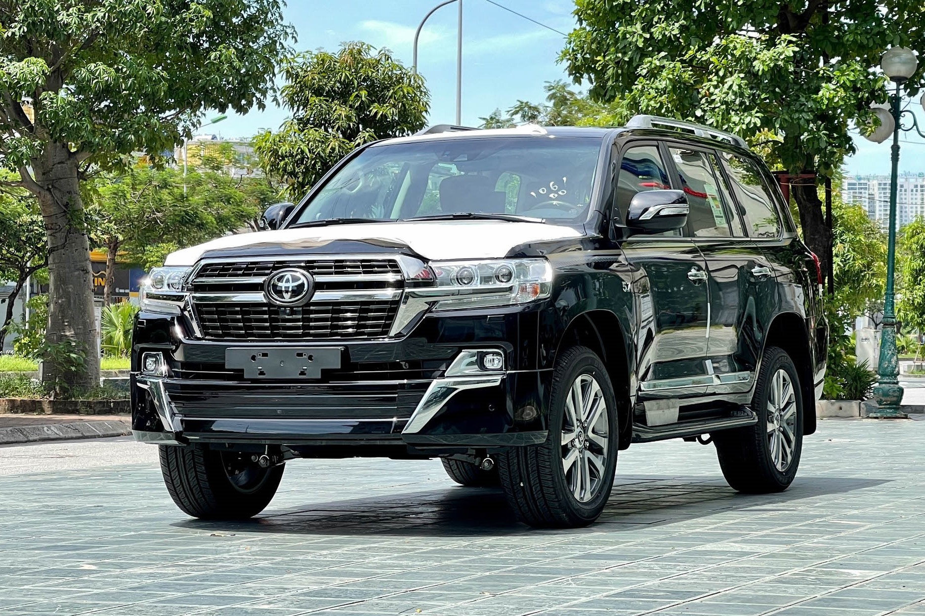 Chi tiet Toyota Land Cruiser 2021 ban 4 cho co gia ngang Lexus LX570 hinh anh