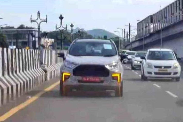 Ford EcoSport 2021 sap ra mat tai An Do - co lop du phong, den DRL moi hinh anh