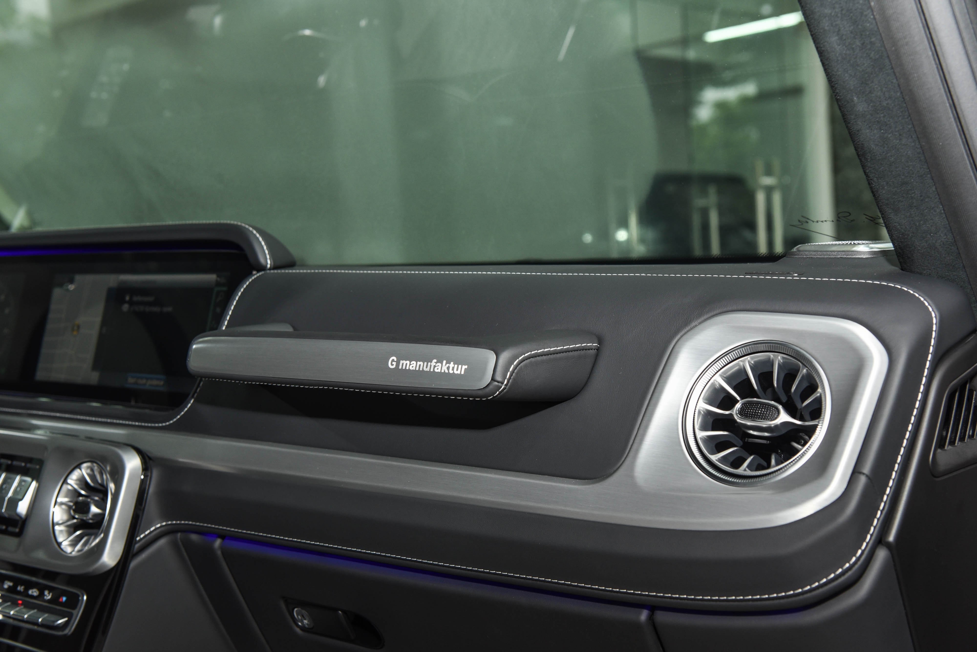 chi tiết Mercedes-AMG G 63 màu độc ảnh 16 chi tiet Mercedes-AMG G 63 mau doc anh 16