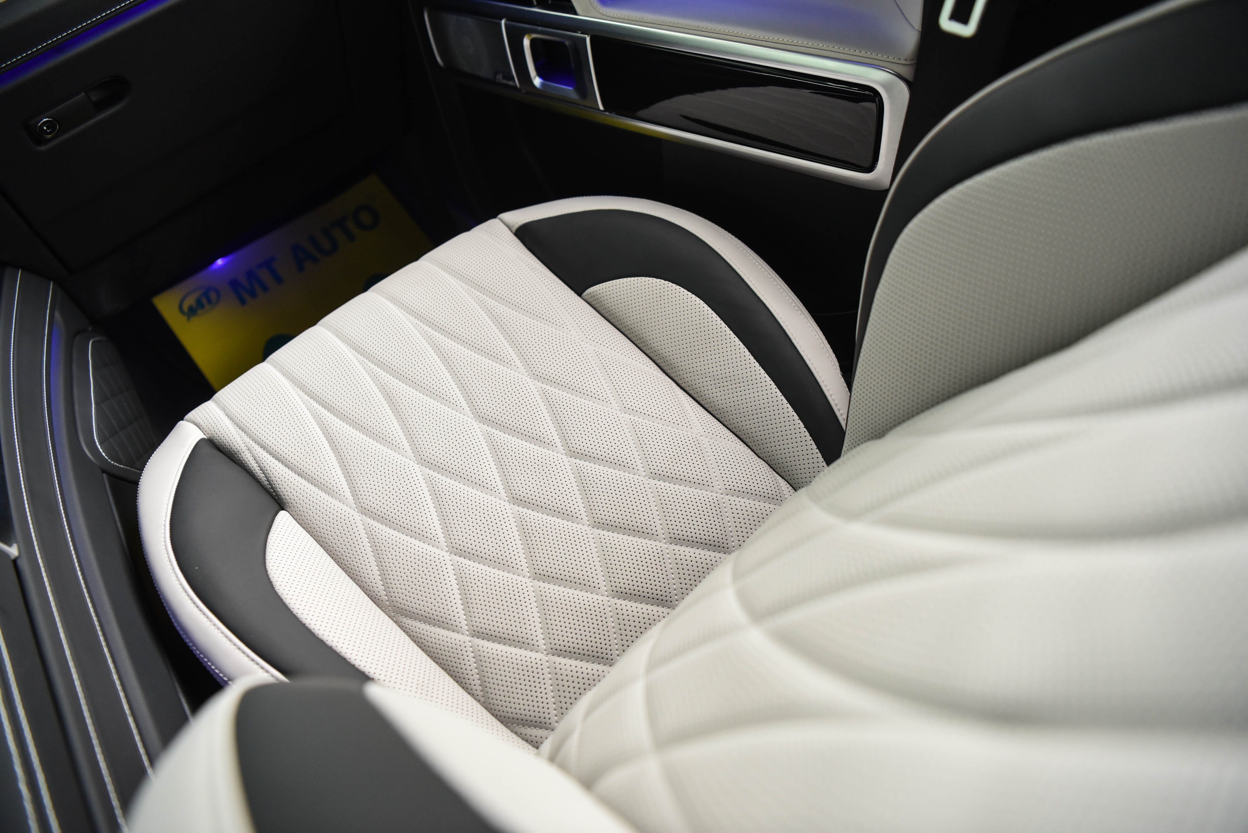 chi tiết Mercedes-AMG G 63 màu độc ảnh 9 chi tiet Mercedes-AMG G 63 mau doc anh 9