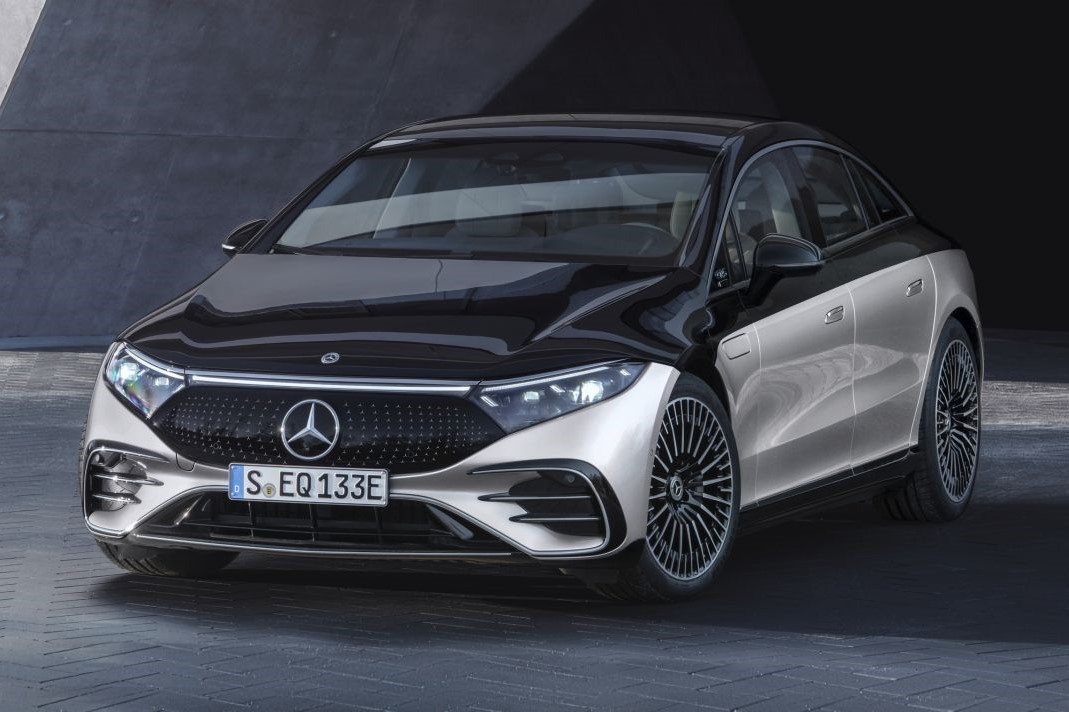 Chu xe Mercedes EQS ton gan 580 USD/nam de banh sau quay them 5,5 do hinh anh