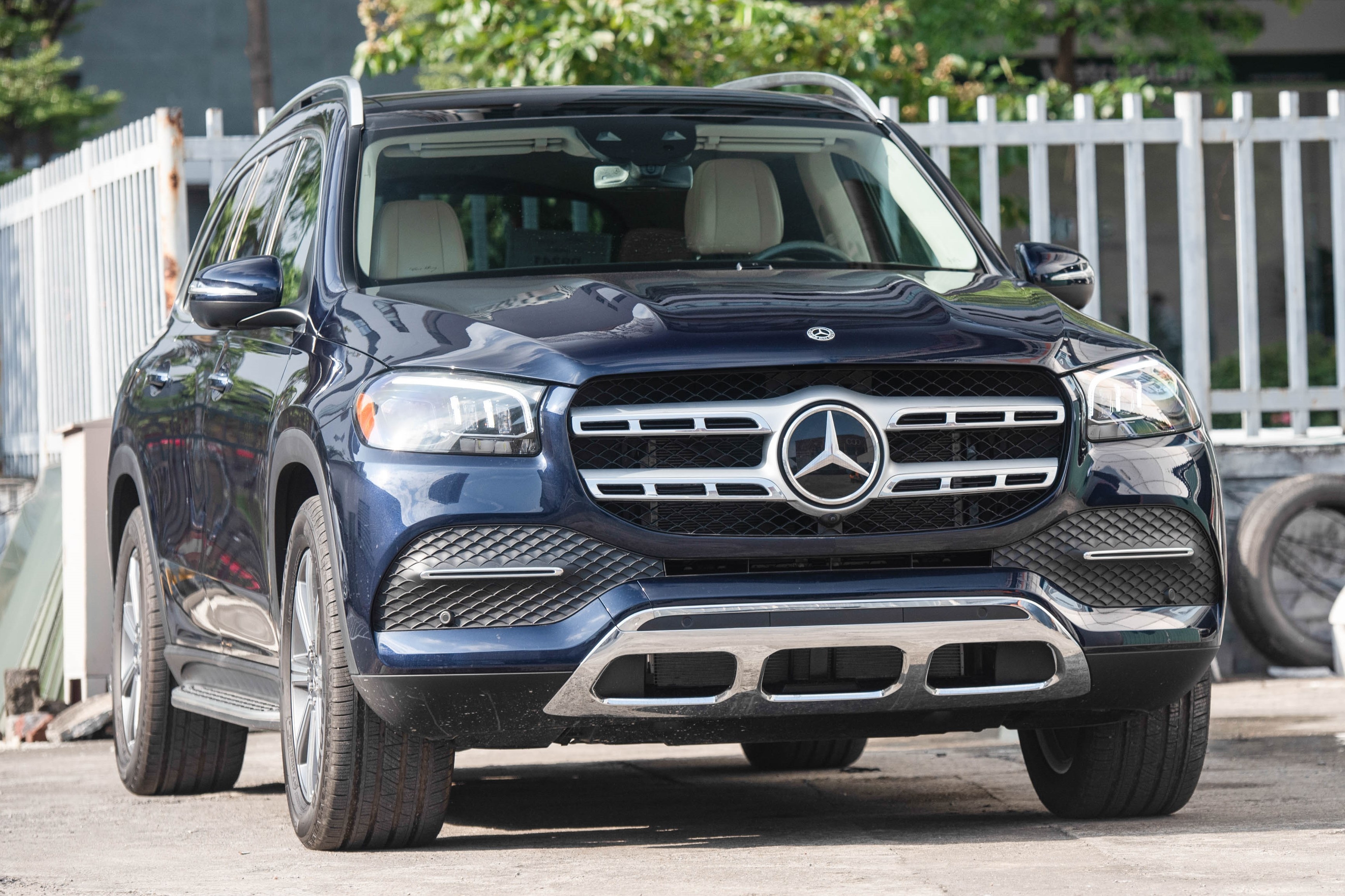 Chi tiet Mercedes-Benz GLS 450 doi 2021 phien ban 6 cho tai Viet Nam hinh anh