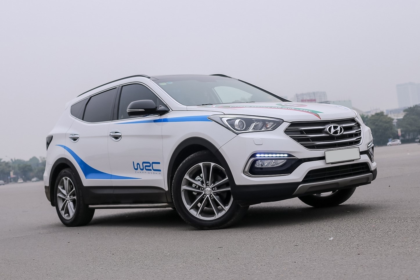 Toi co nen mua Hyundai Santa Fe 2018 voi gia 900 trieu dong? hinh anh