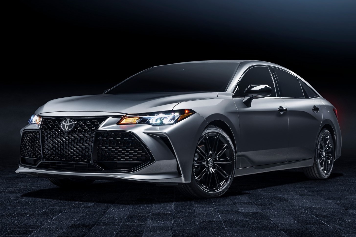 Toyota dung ban mau sedan dau bang tai My vi e khach hinh anh