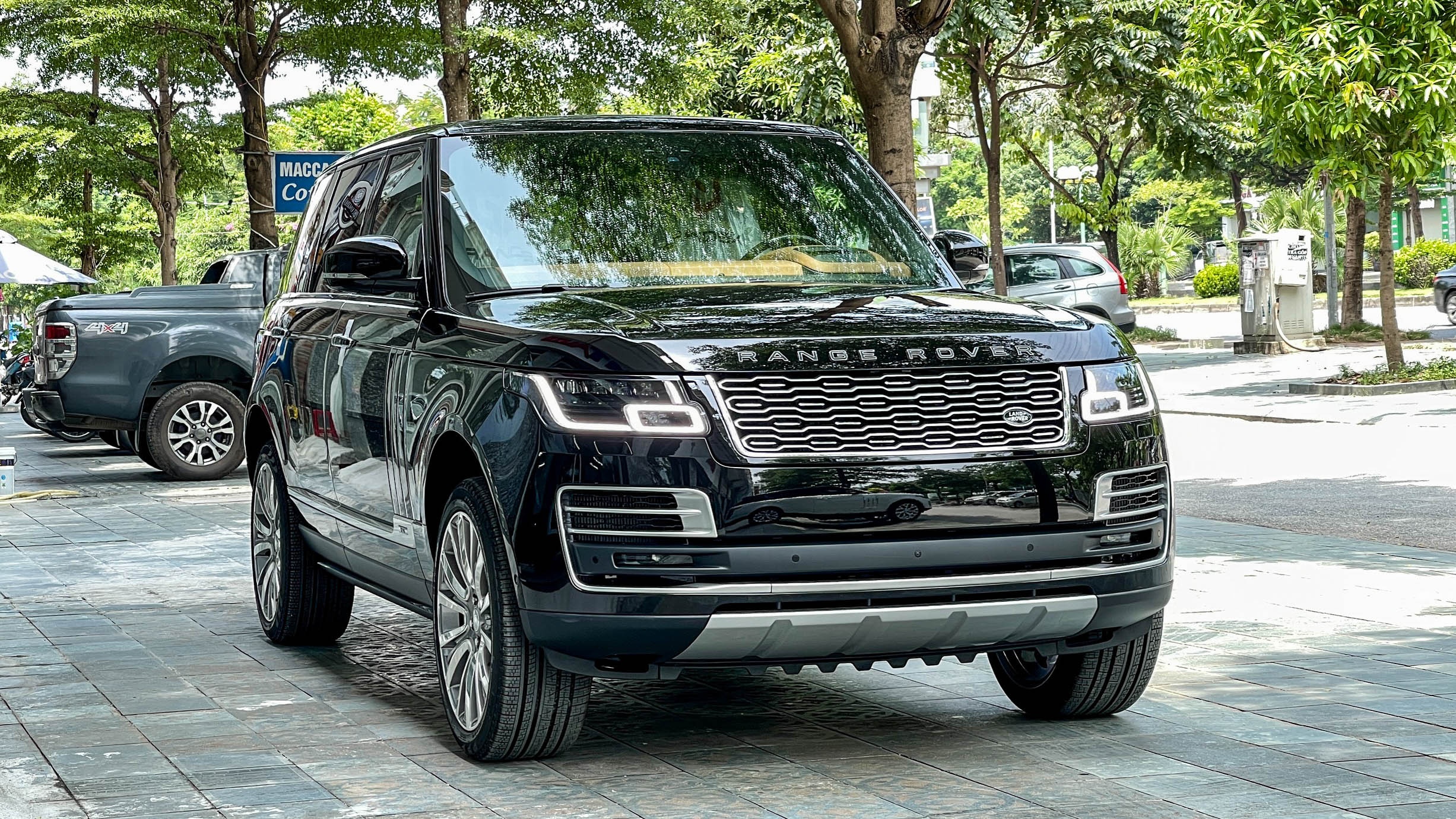 Range Rover SVAutobiography 2021 tai Viet Nam anh 1