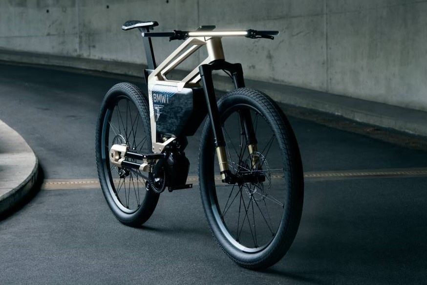 Xe dap dien BMW co ghe chinh dien, mo khoa bang guong mat hinh anh