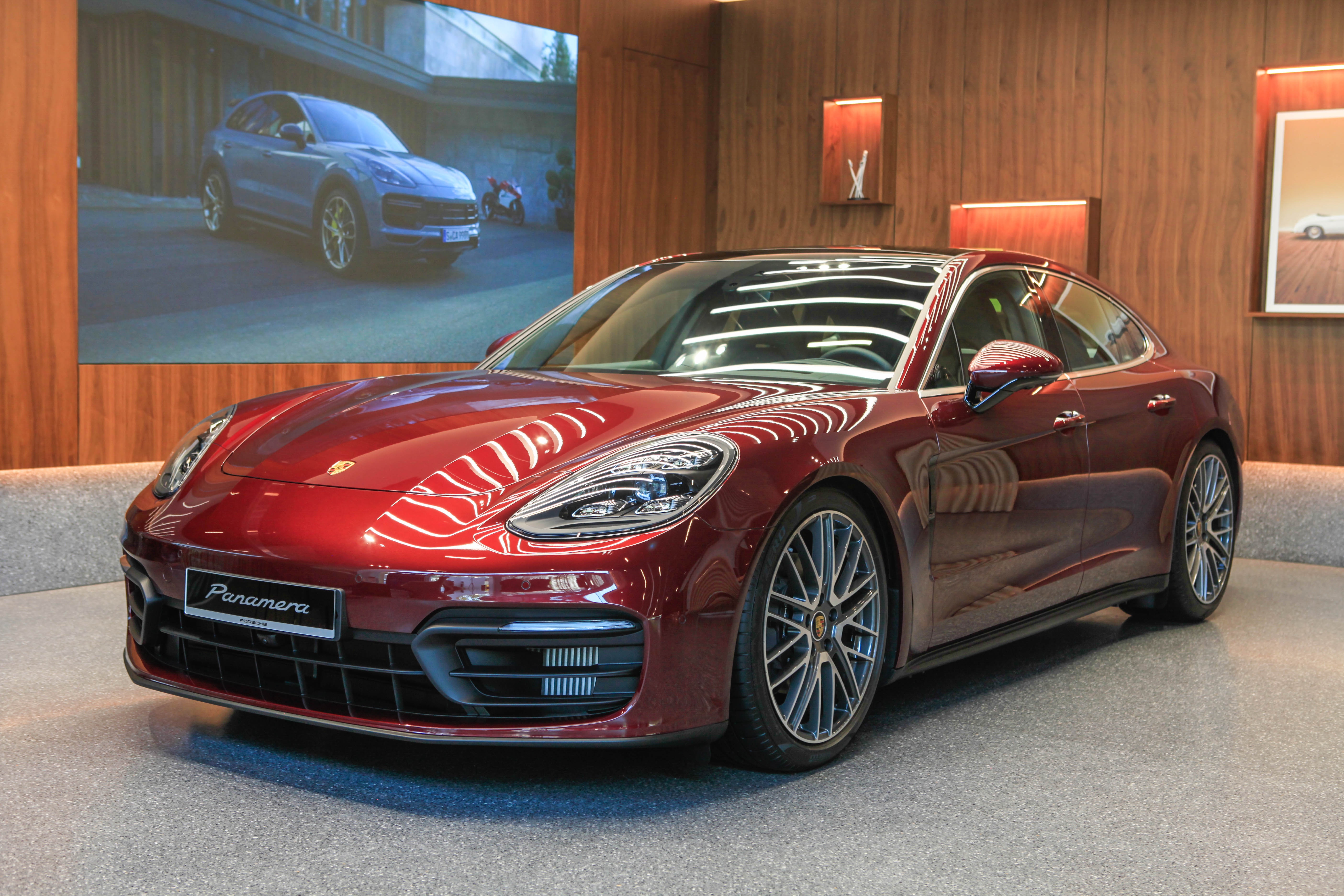 Porsche Panamera 2021 tai Viet Nam anh 1