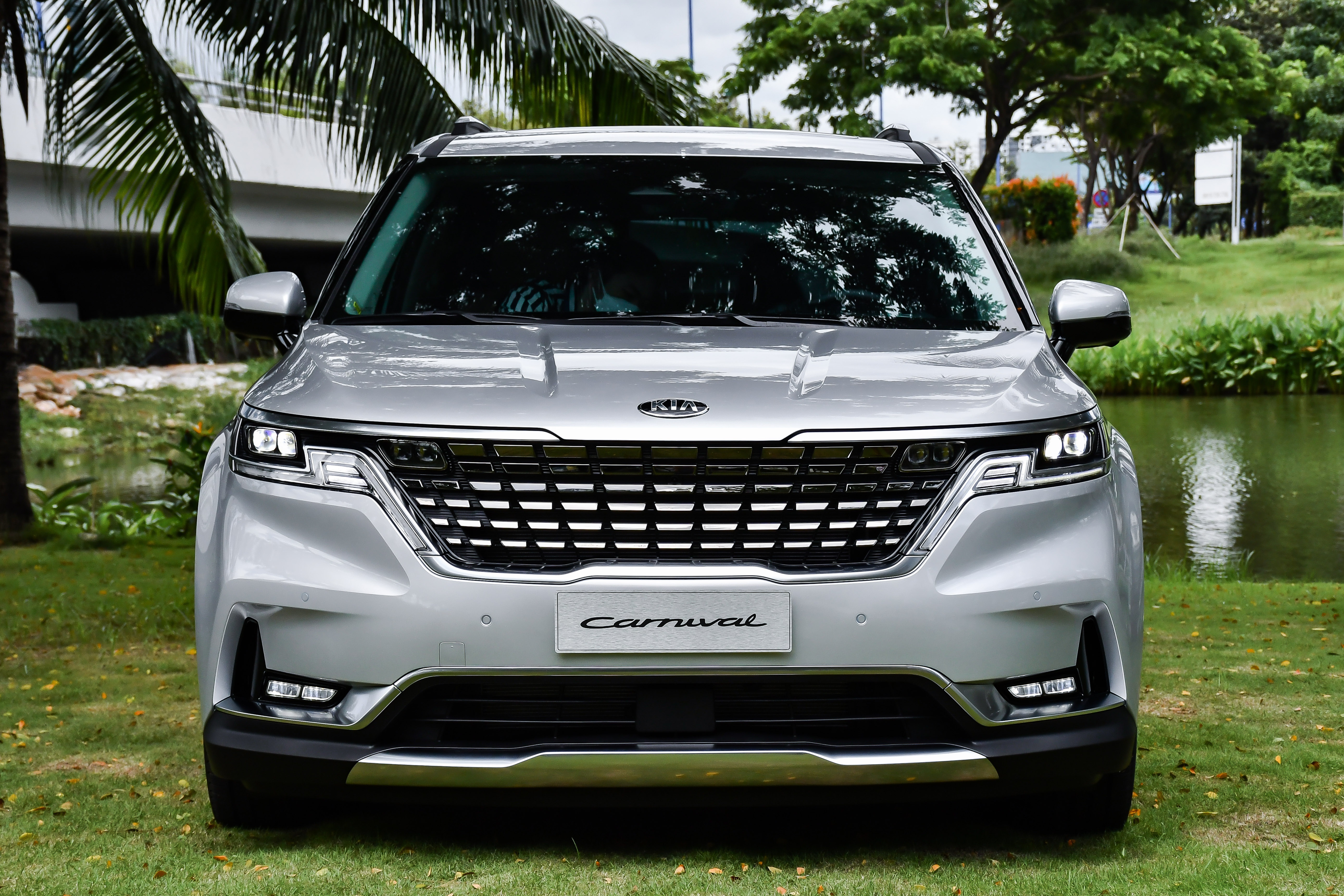 So sánh Kia Carnival và Hyundai Santa Fe ảnh 6 So sanh Kia Carnival va Hyundai Santa Fe anh 6