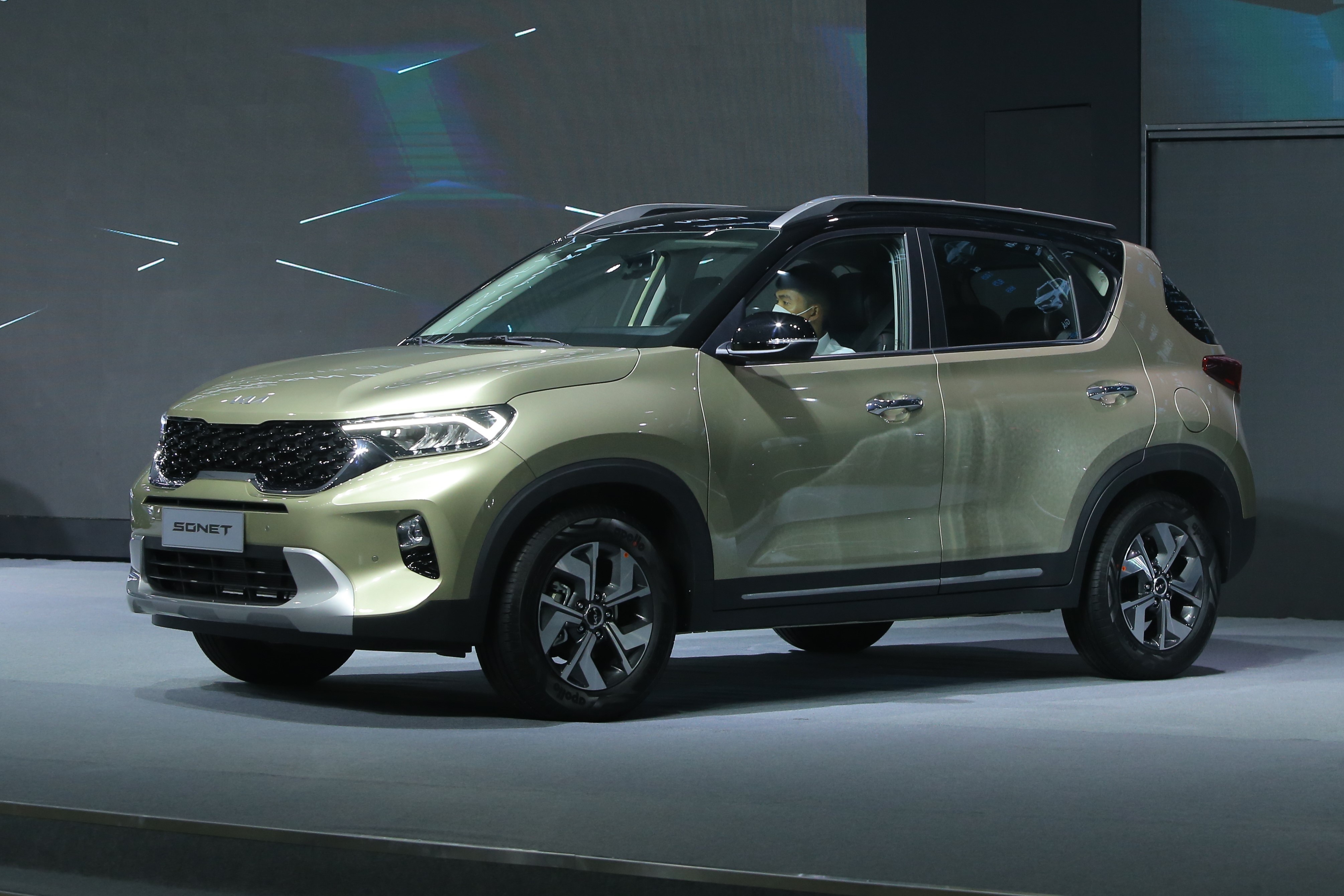 So sanh Toyota Raize,  Kia Sonet anh 1