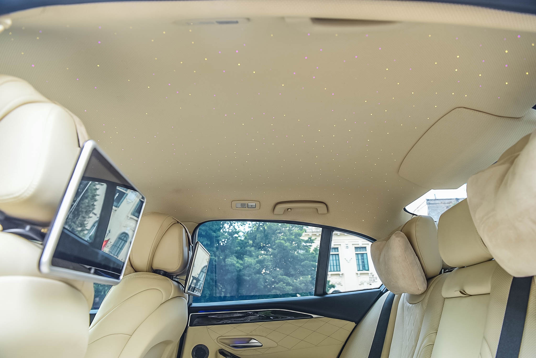 VinFast Lux A2.0 độ nội thất giống Mercedes ảnh 19 VinFast Lux A2.0 do noi that giong Mercedes anh 19