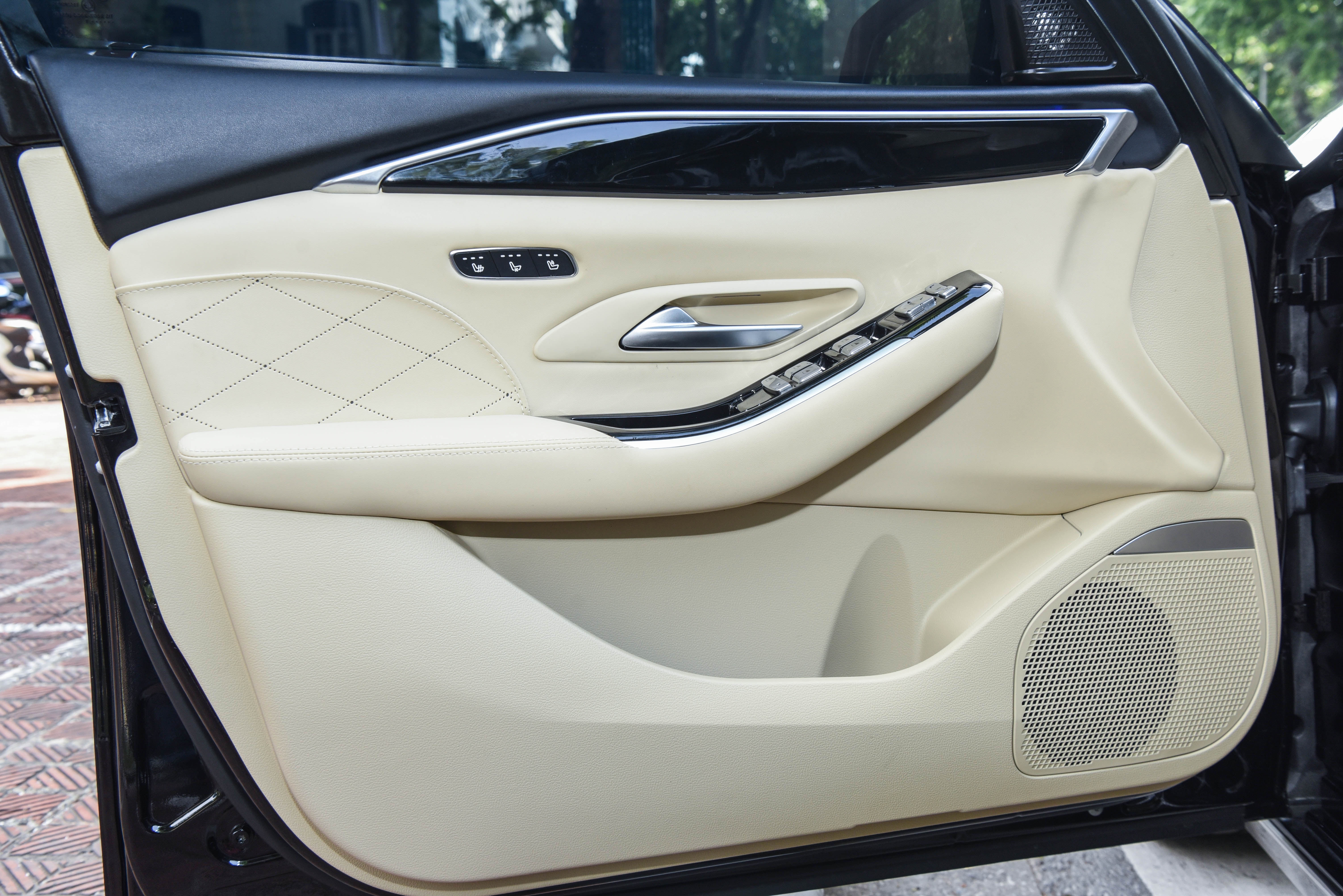 VinFast Lux A2.0 độ nội thất giống Mercedes ảnh 17 VinFast Lux A2.0 do noi that giong Mercedes anh 17