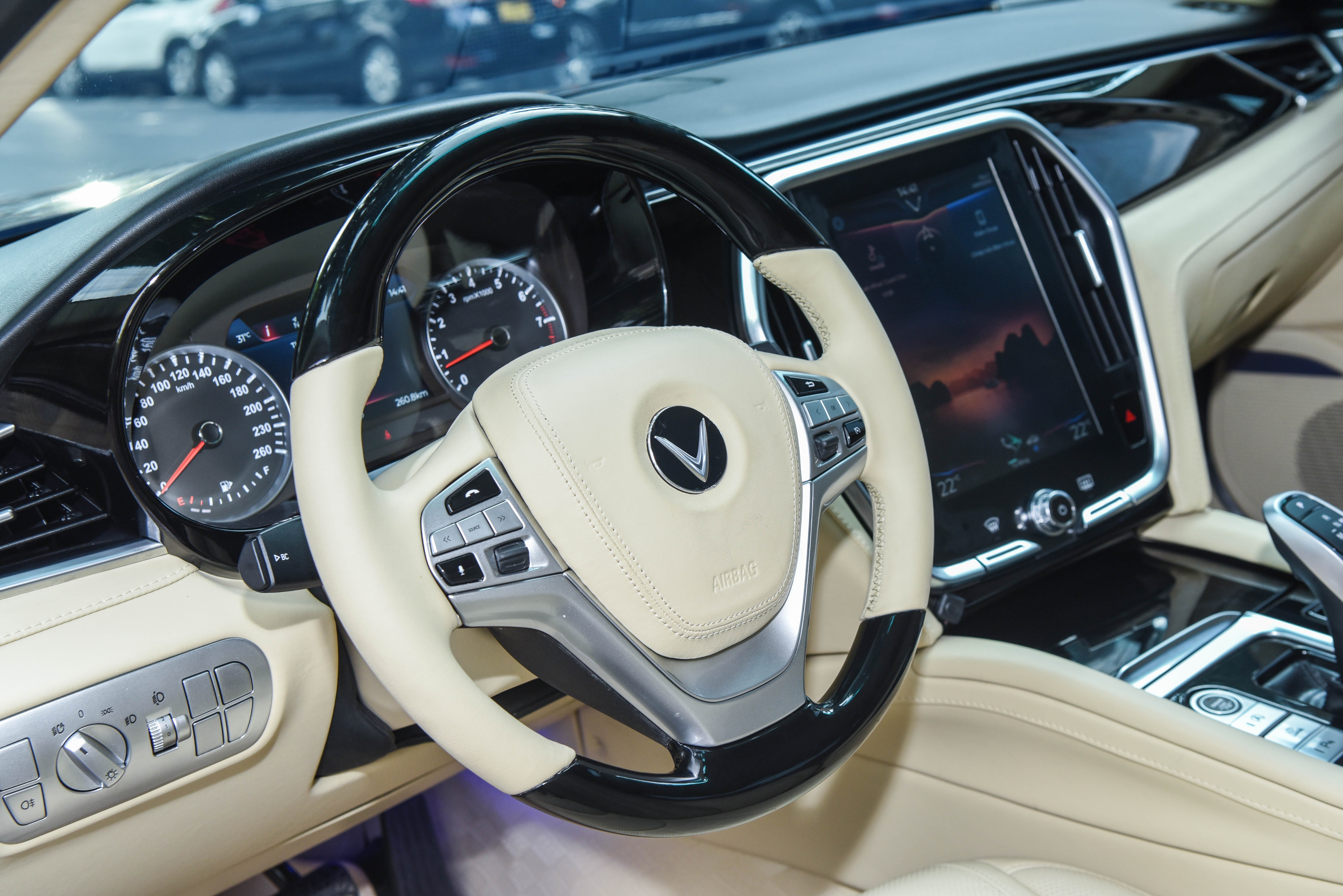 VinFast Lux A2.0 độ nội thất giống Mercedes ảnh 14 VinFast Lux A2.0 do noi that giong Mercedes anh 14