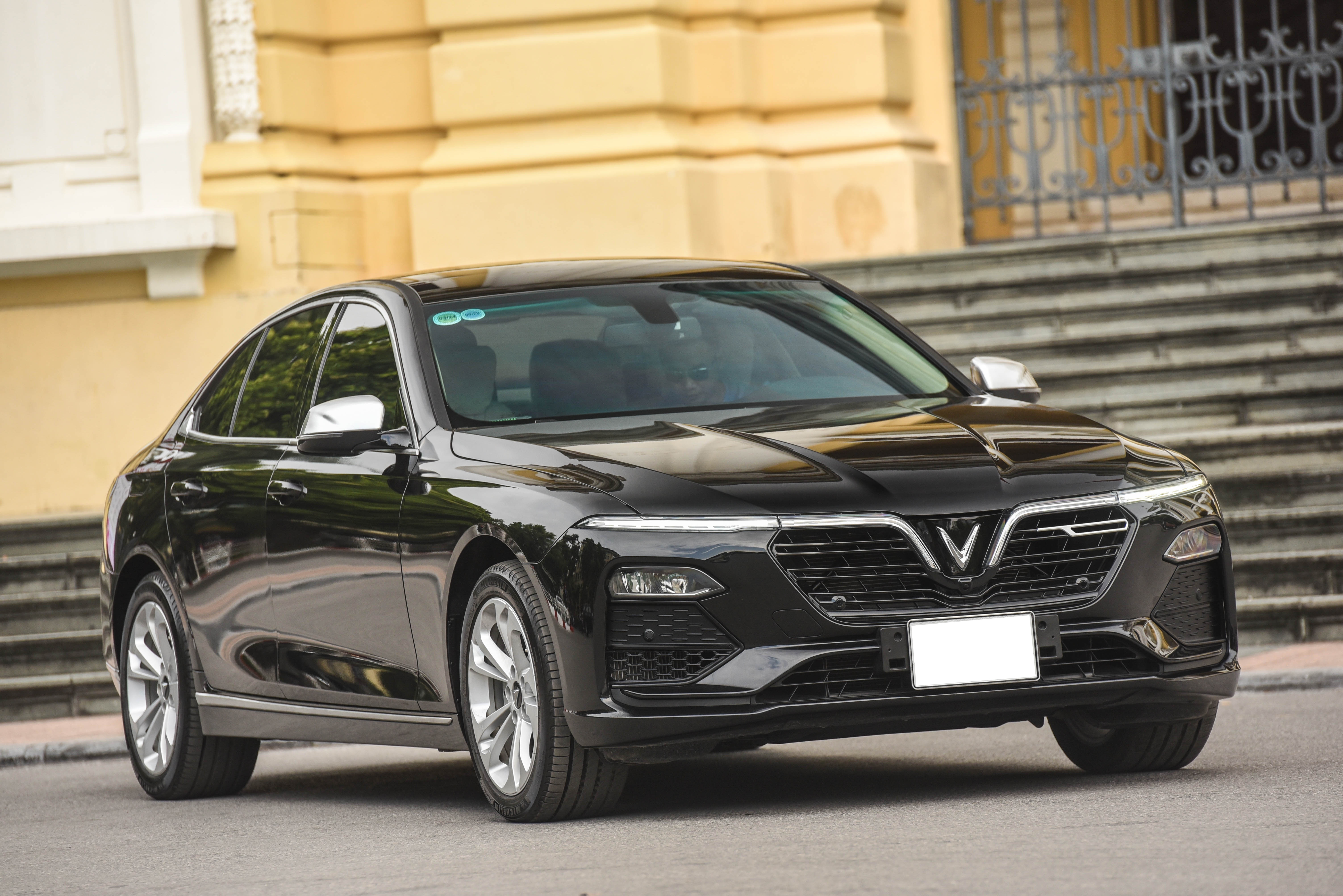 Chi tiet VinFast Lux A2.0 duoc nang cap noi that hinh anh