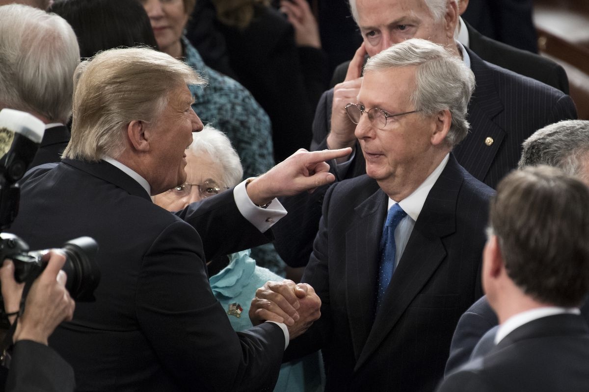 Nghi si Cong hoa 'mac ket' trong cuoc chien cua ong Trump hinh anh