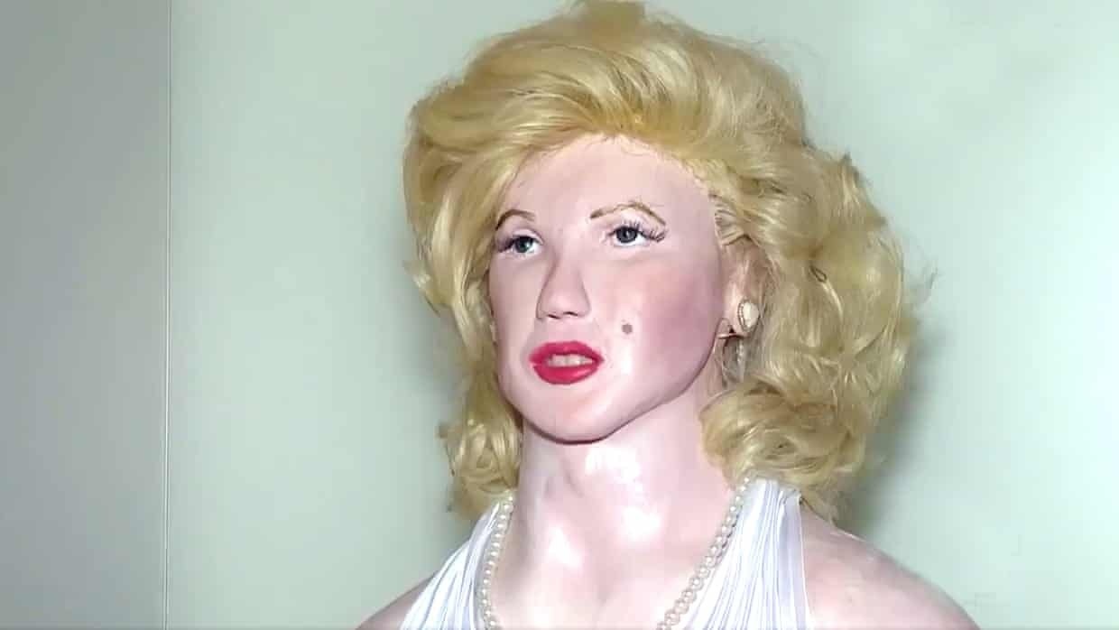 Nghe si Brazil gay tranh cai voi tuong sap bat thuong hinh anh