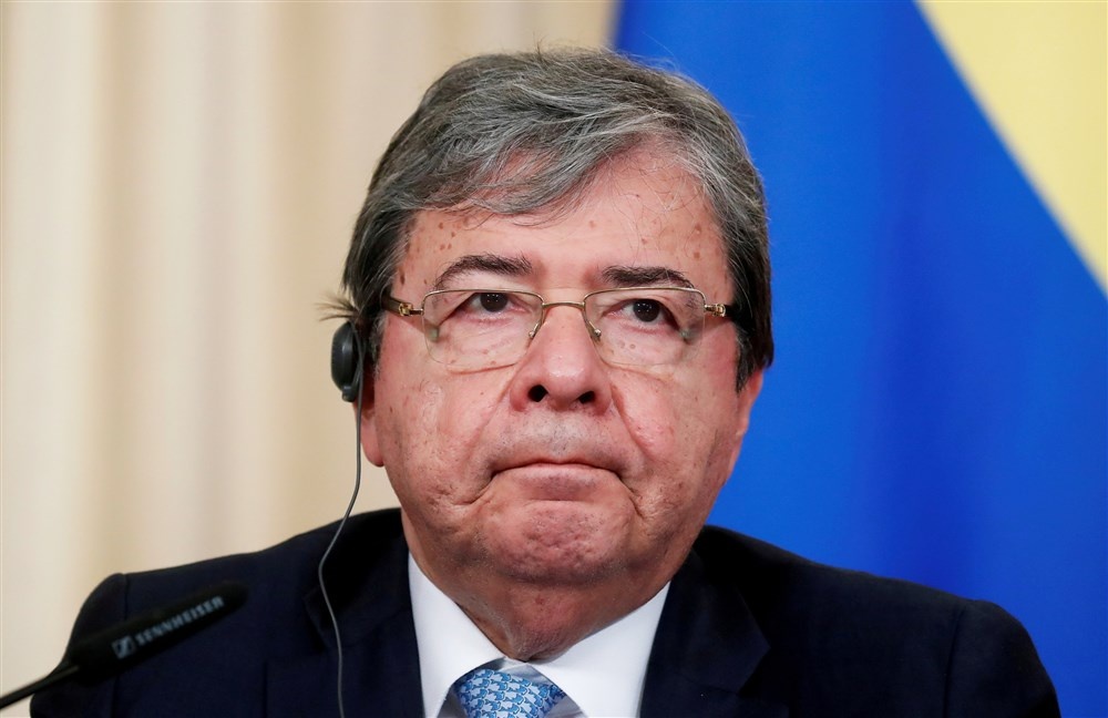 Bo truong Quoc phong Colombia qua doi vi Covid-19 hinh anh