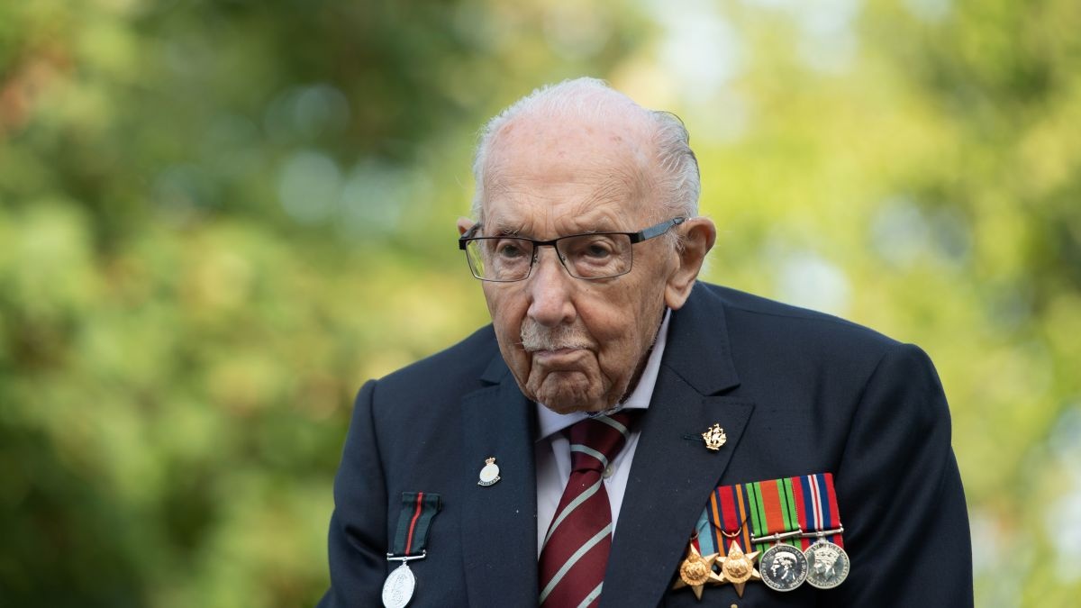 Nuoc Anh vo tay tuong nho hiep si 100 tuoi vua qua doi vi Covid-19 hinh anh