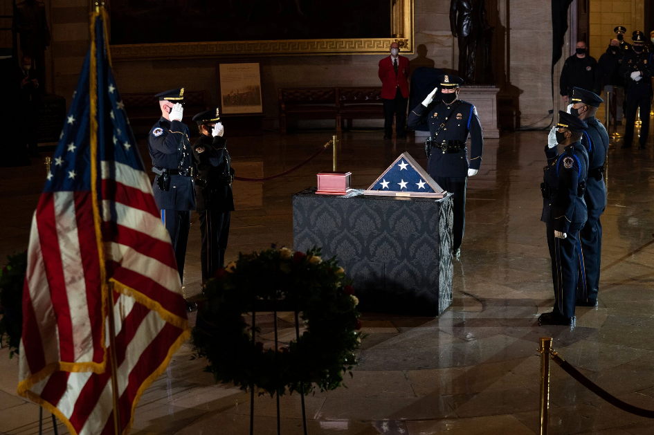 Bat hai nghi pham tan cong canh trong vu bao loan Dien Capitol anh 1