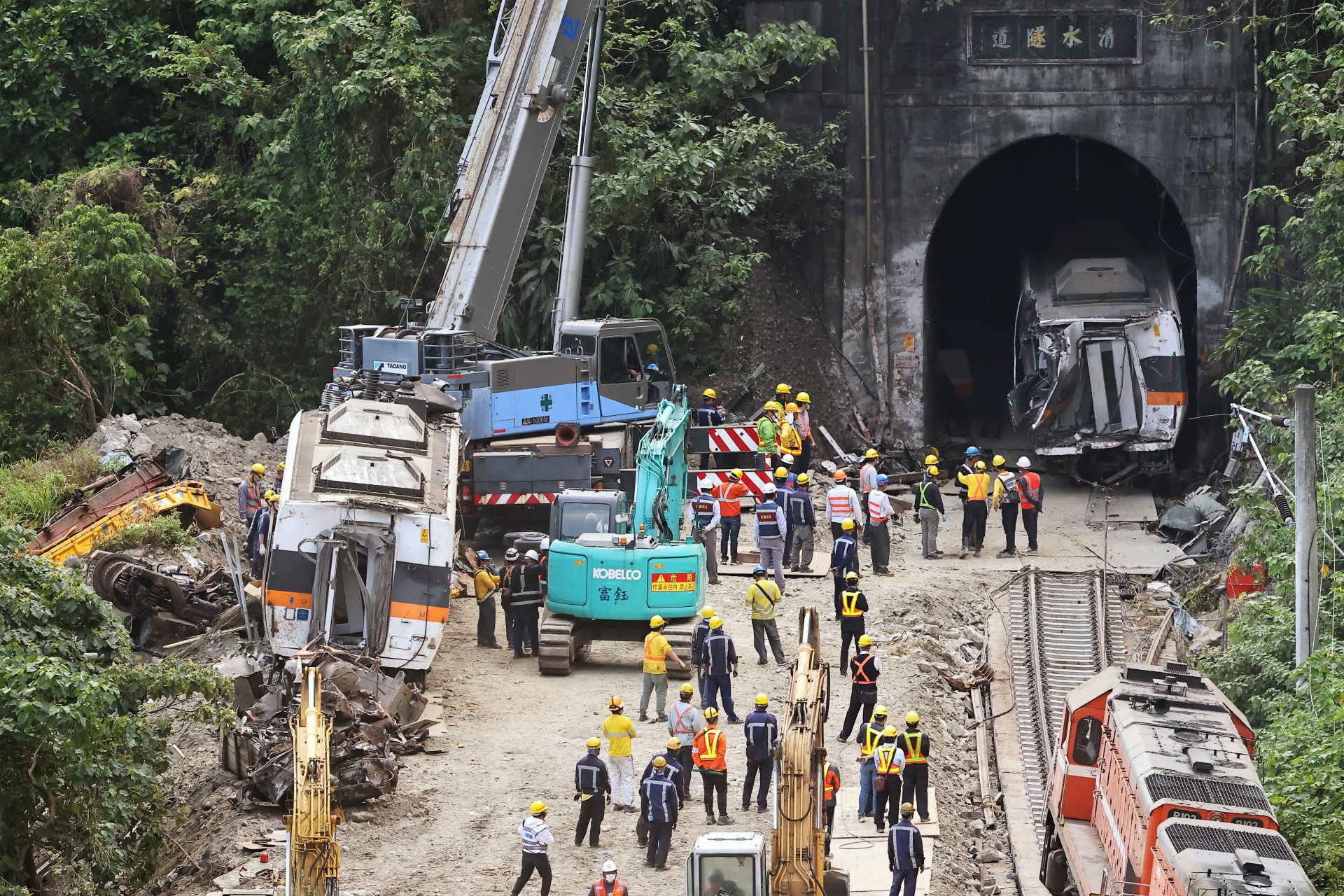 Bay giay cuoi cung cua doan tau xau so o Dai Loan hinh anh