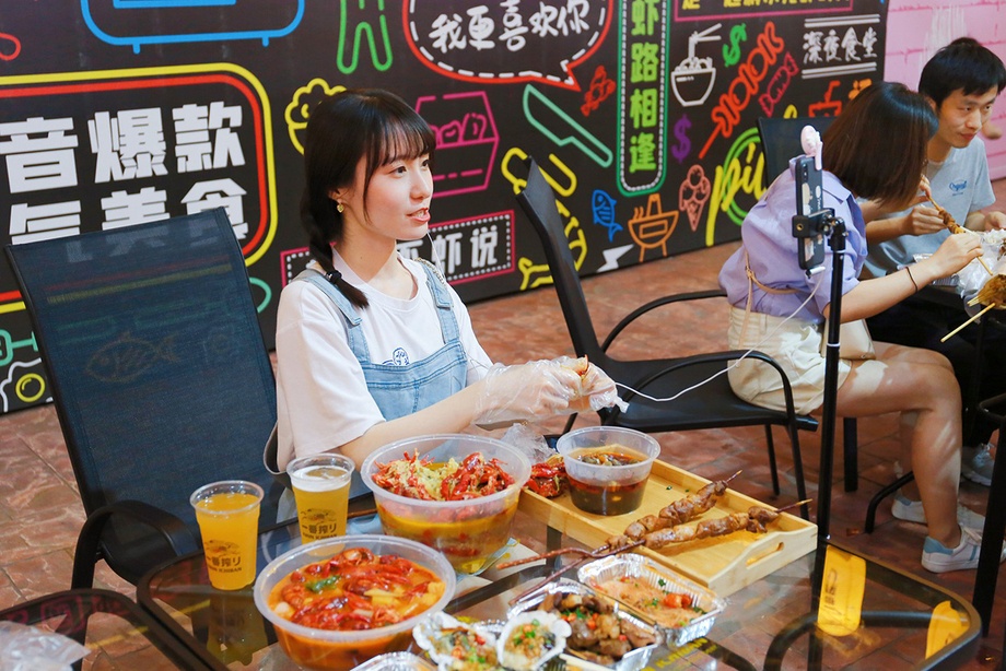 Trung Quoc yeu cau cam cac video mukbang anh 1