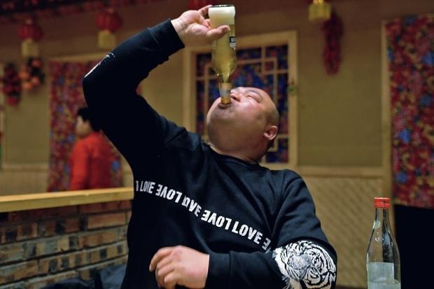 Trung Quoc cam video 'mukbang' do uong hinh anh