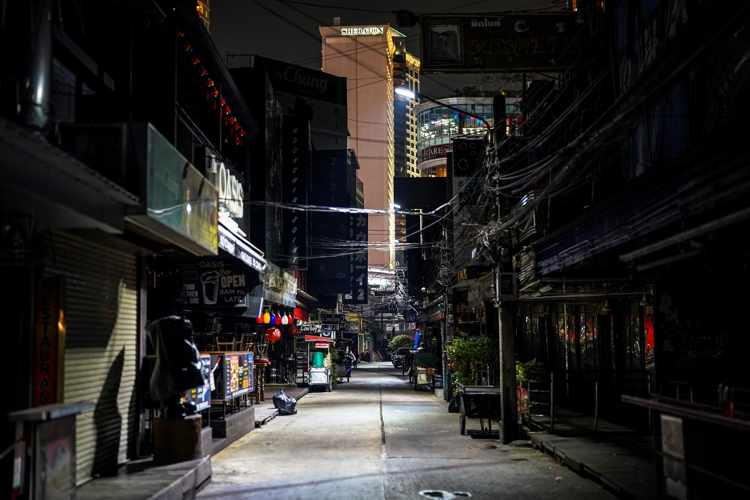 Dich bung tro lai, pho xa Thai Lan toi den giua tet Songkran hinh anh