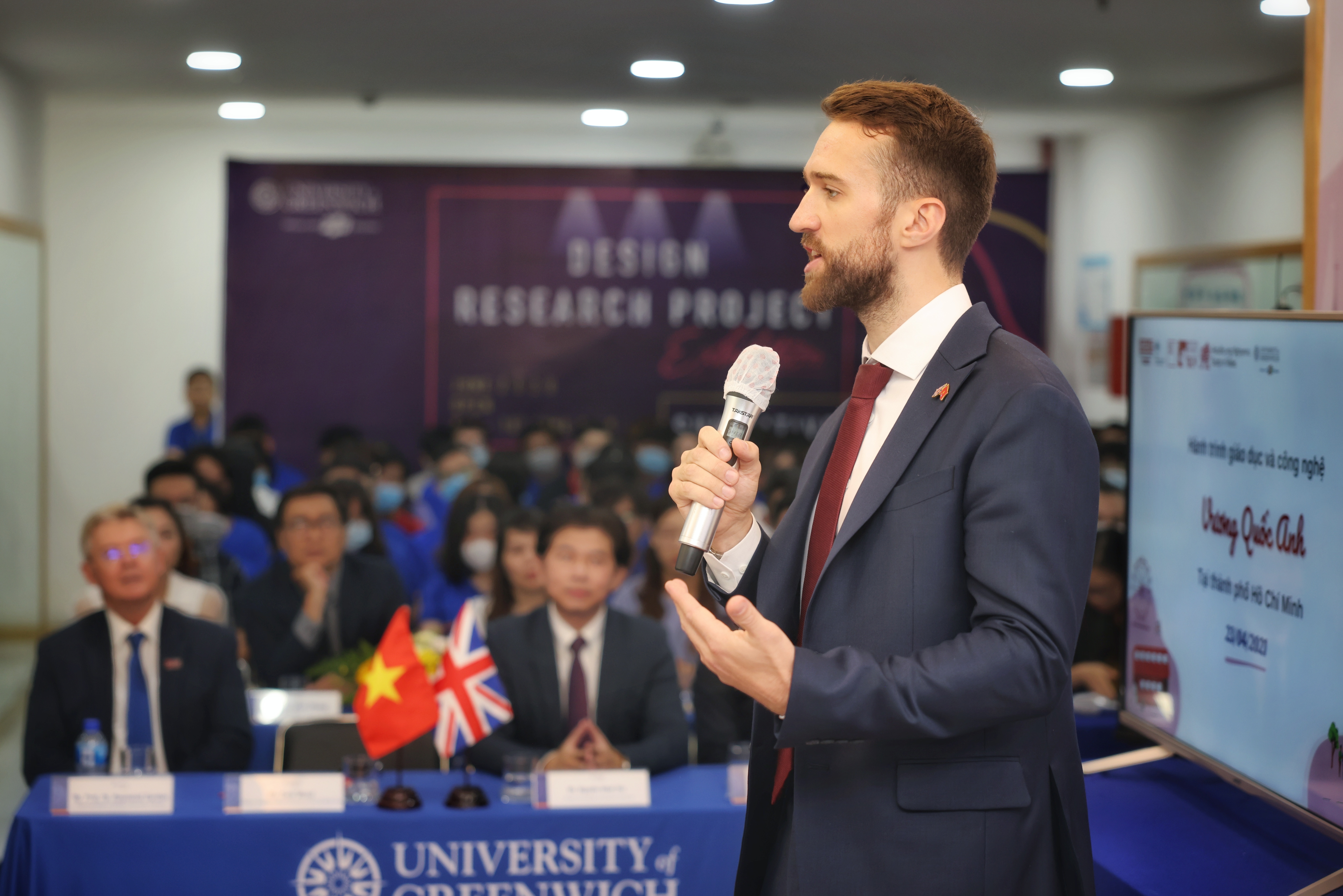 Pho tong lanh su Anh: Quan he Viet - Anh khang khit hon bao gio het hinh anh