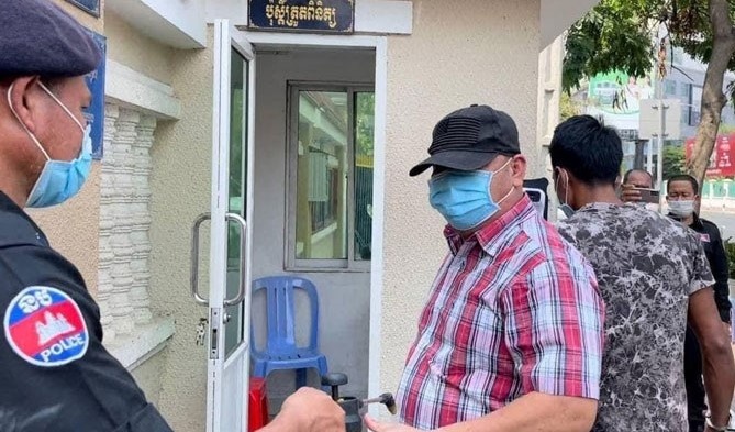 Mo tiec luc phong toa, tuong Campuchia bi phat tu hinh anh