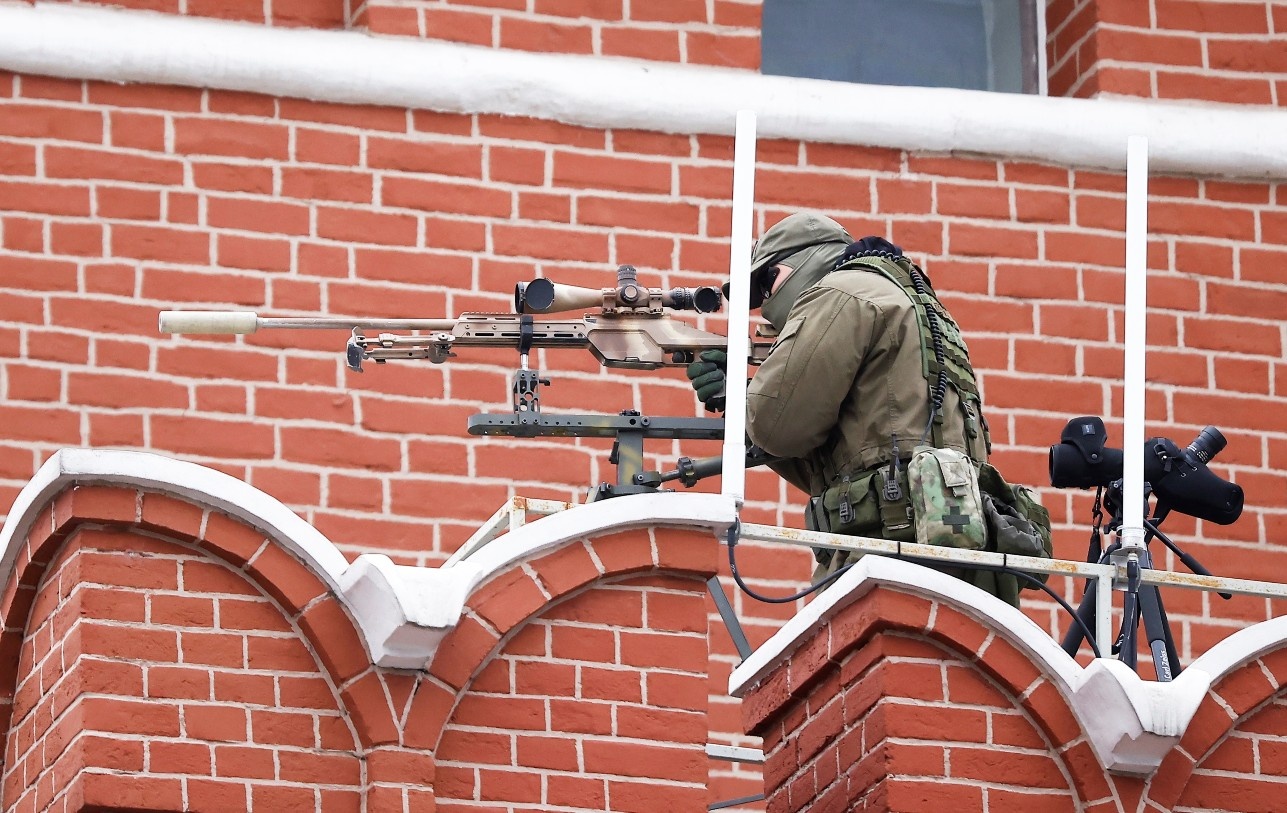 Linh ban tia xuat hien khi Nga duyet binh Ngay Chien thang hinh anh