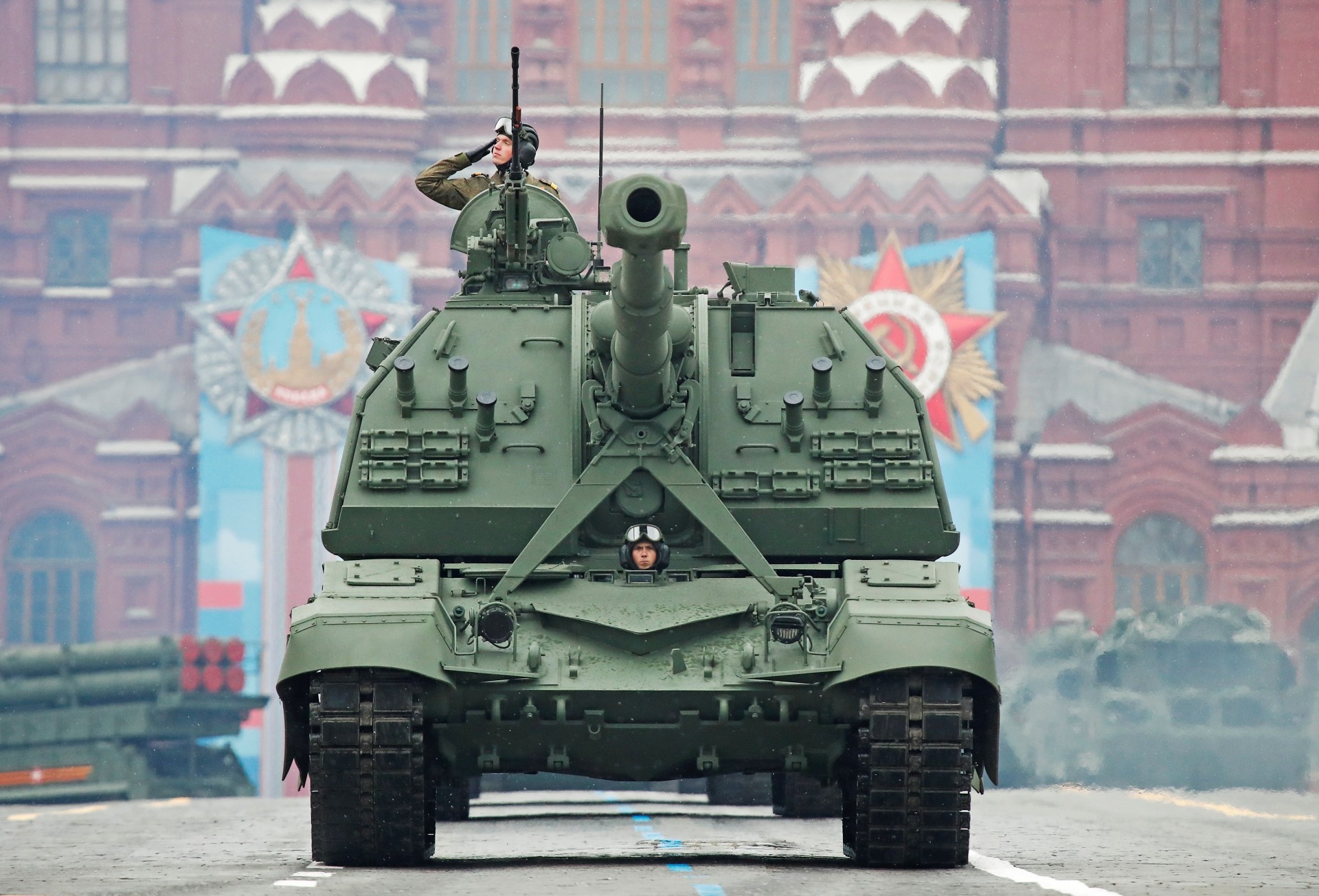 Nga pho dien vu khi tai le duyet binh Ngay Chien thang hinh anh