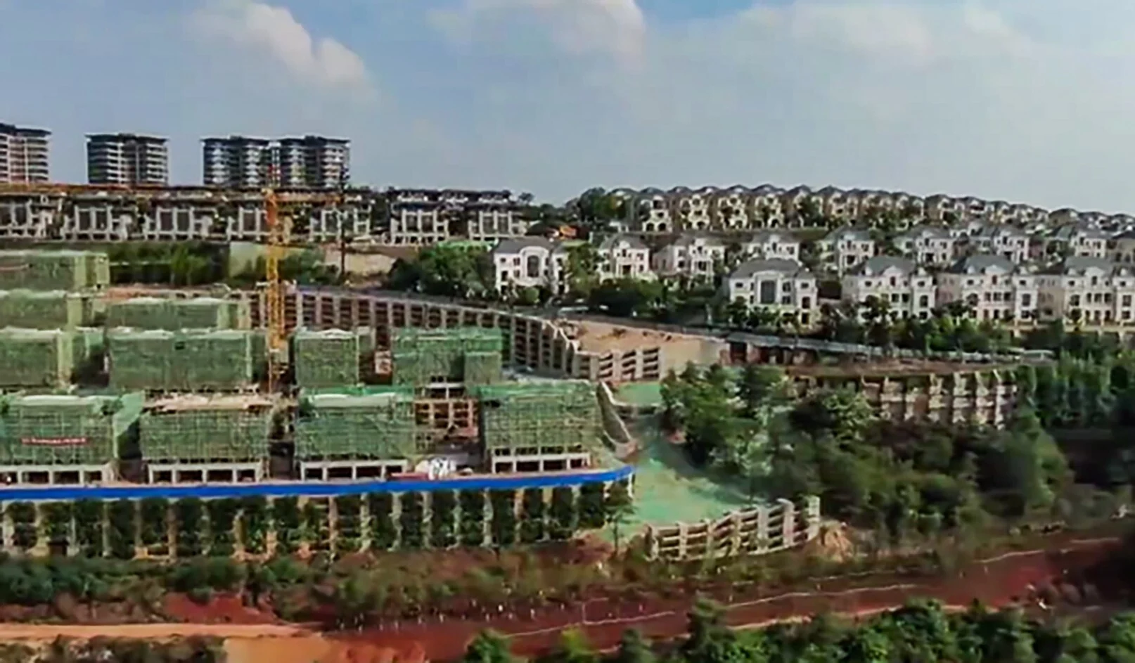 Hon 1.000 biet thu ven ho Dien Tri bi pha do o Trung Quoc hinh anh