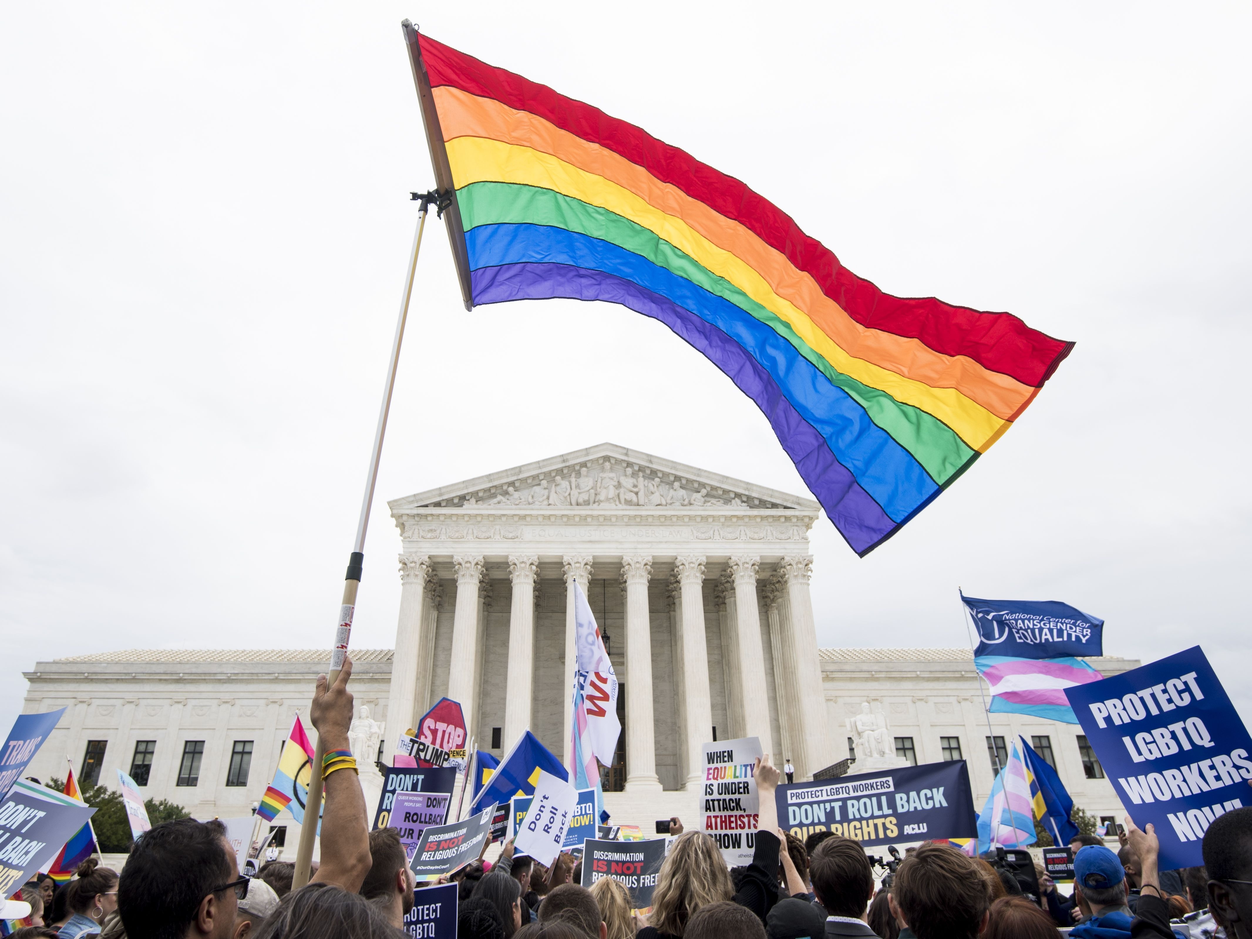 Ong Biden dao nguoc chinh sach LGBT thoi ong Trump hinh anh