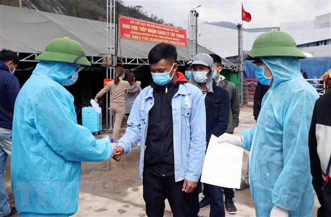 Dai su quan Viet Nam tai Lao khuyen cao ba con chua nen ve nuoc hinh anh